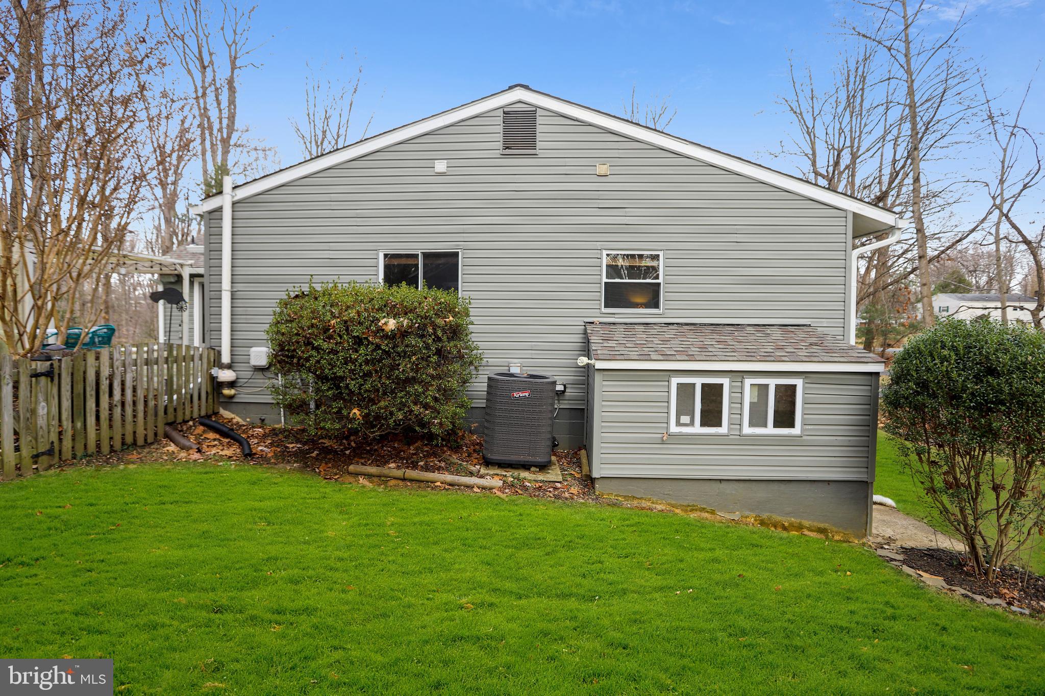 ROLLING KNOLLS - Residential