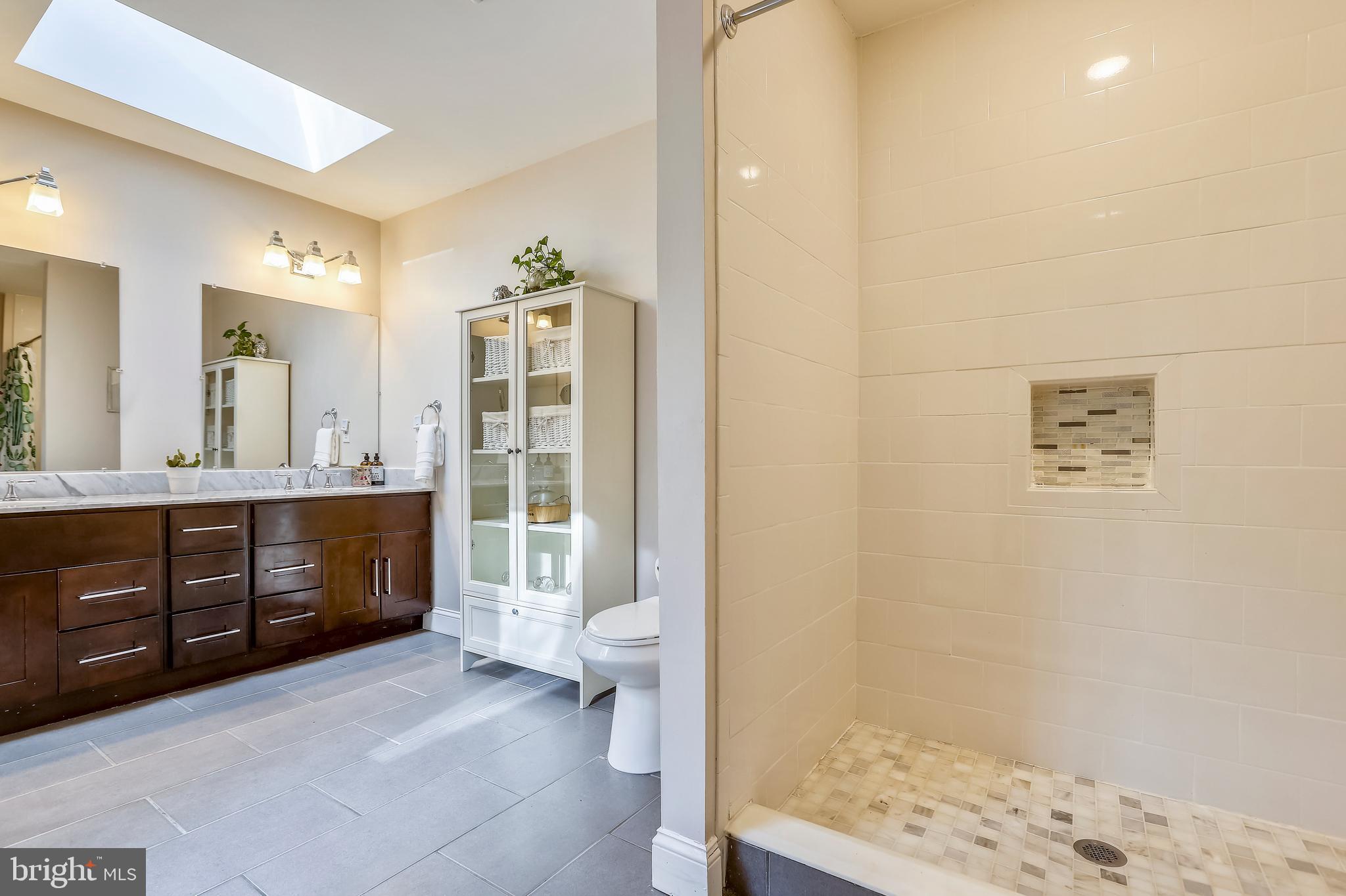 ROLLING KNOLLS - Residential