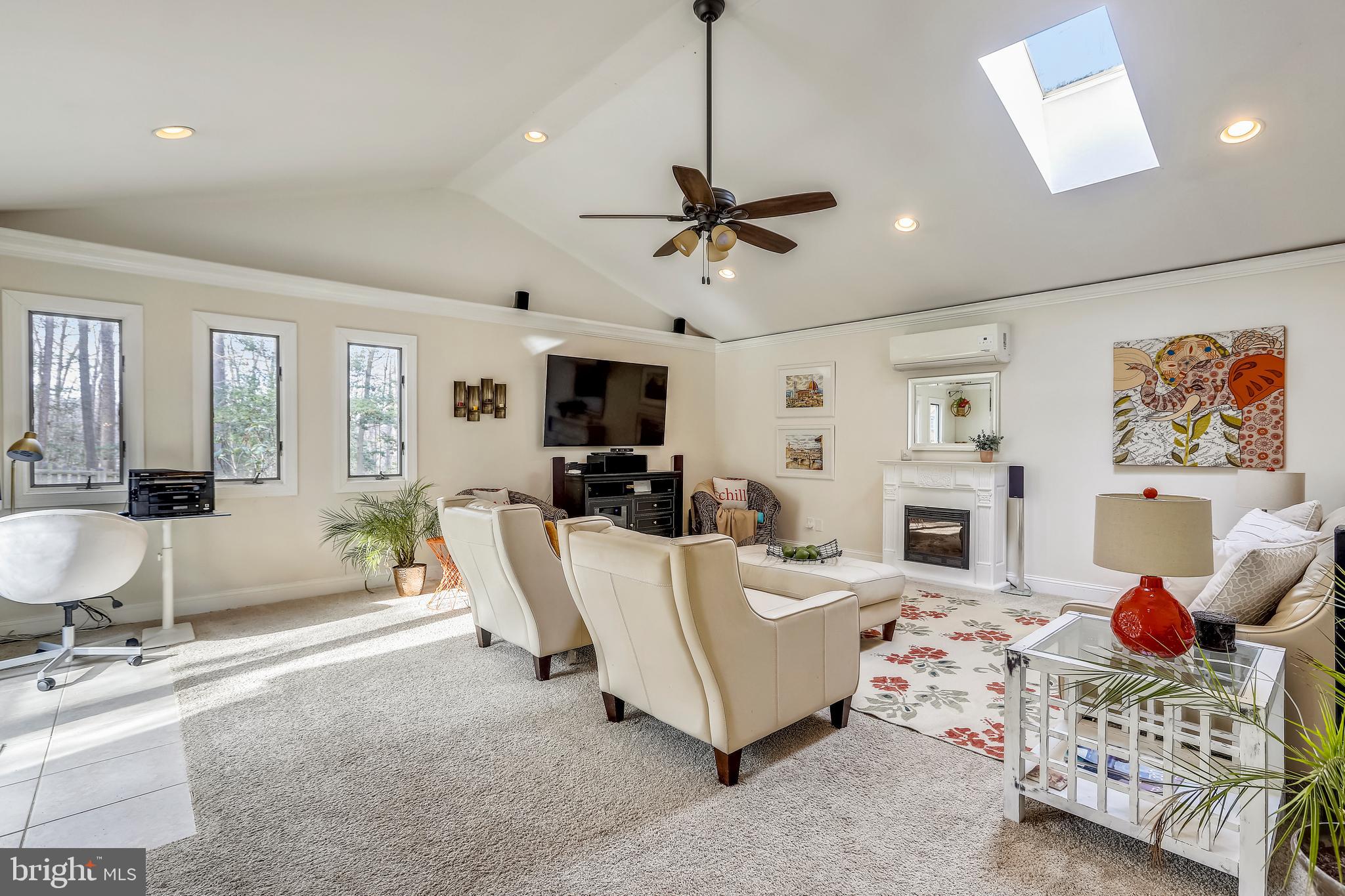 ROLLING KNOLLS - Residential