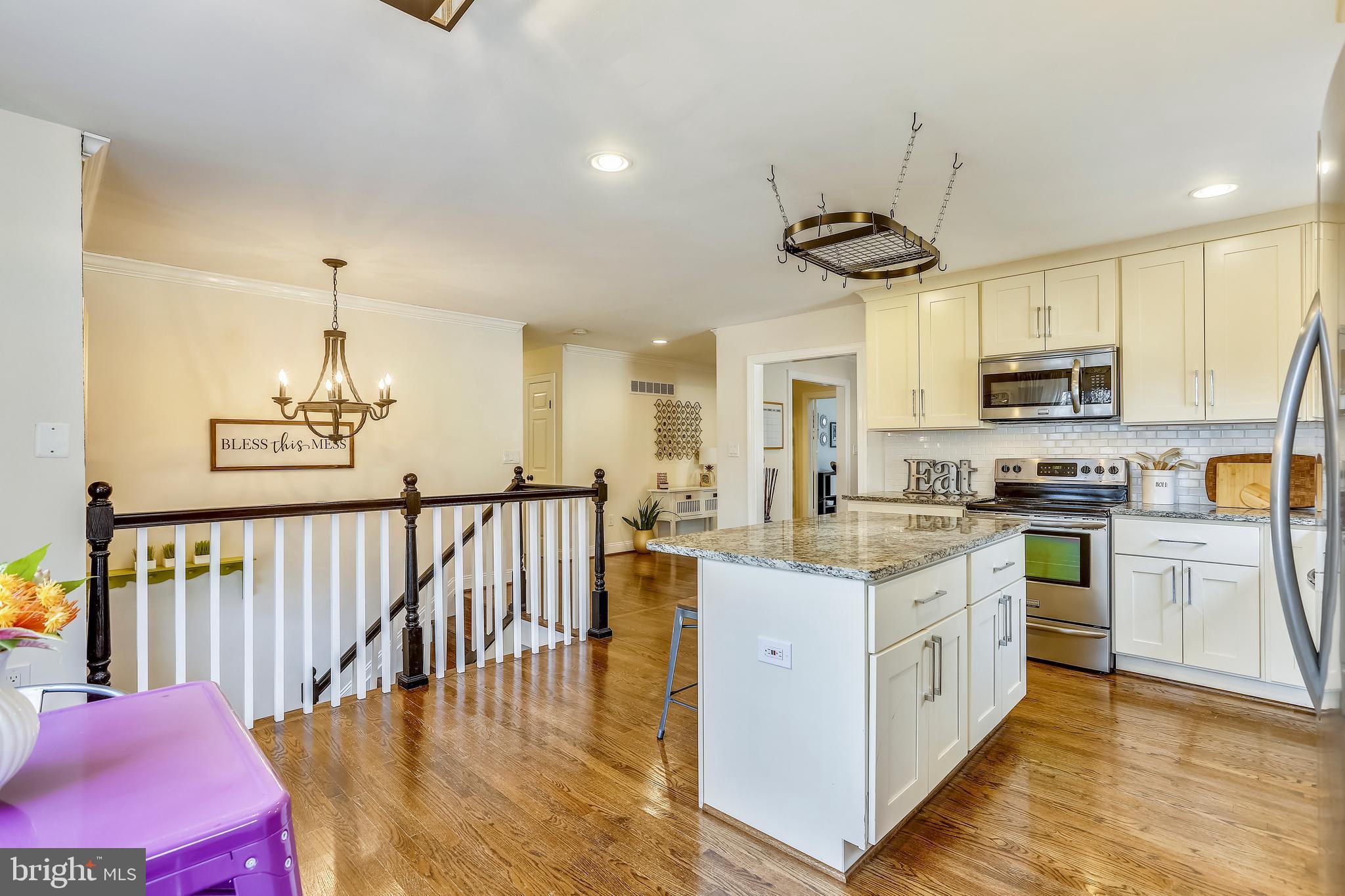 ROLLING KNOLLS - Residential