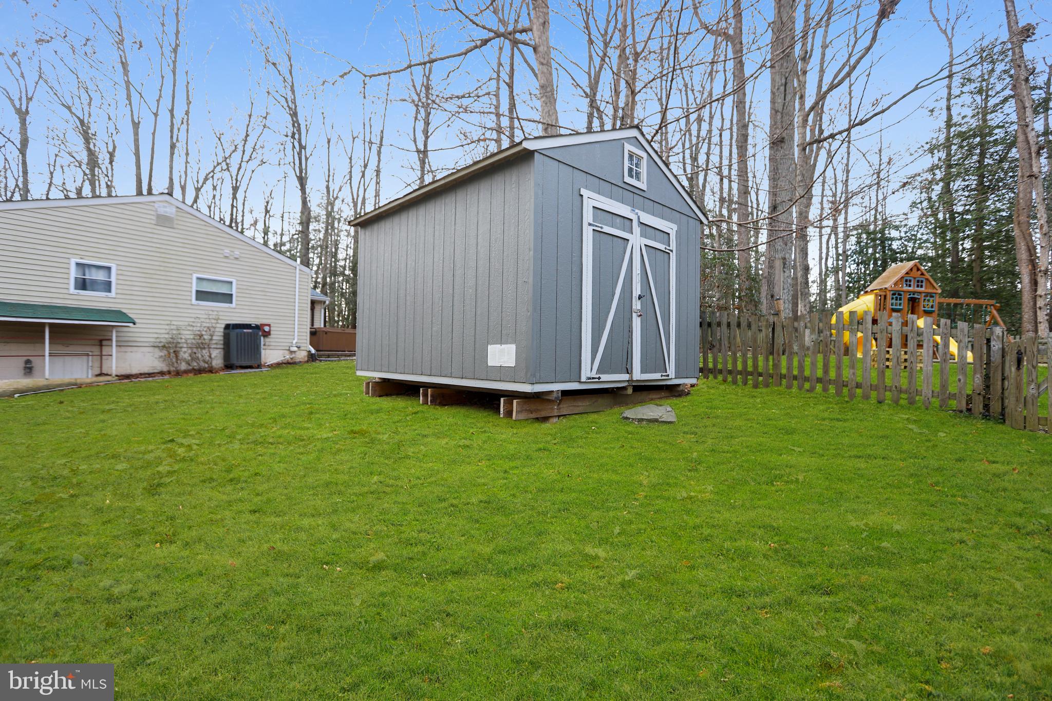 ROLLING KNOLLS - Residential