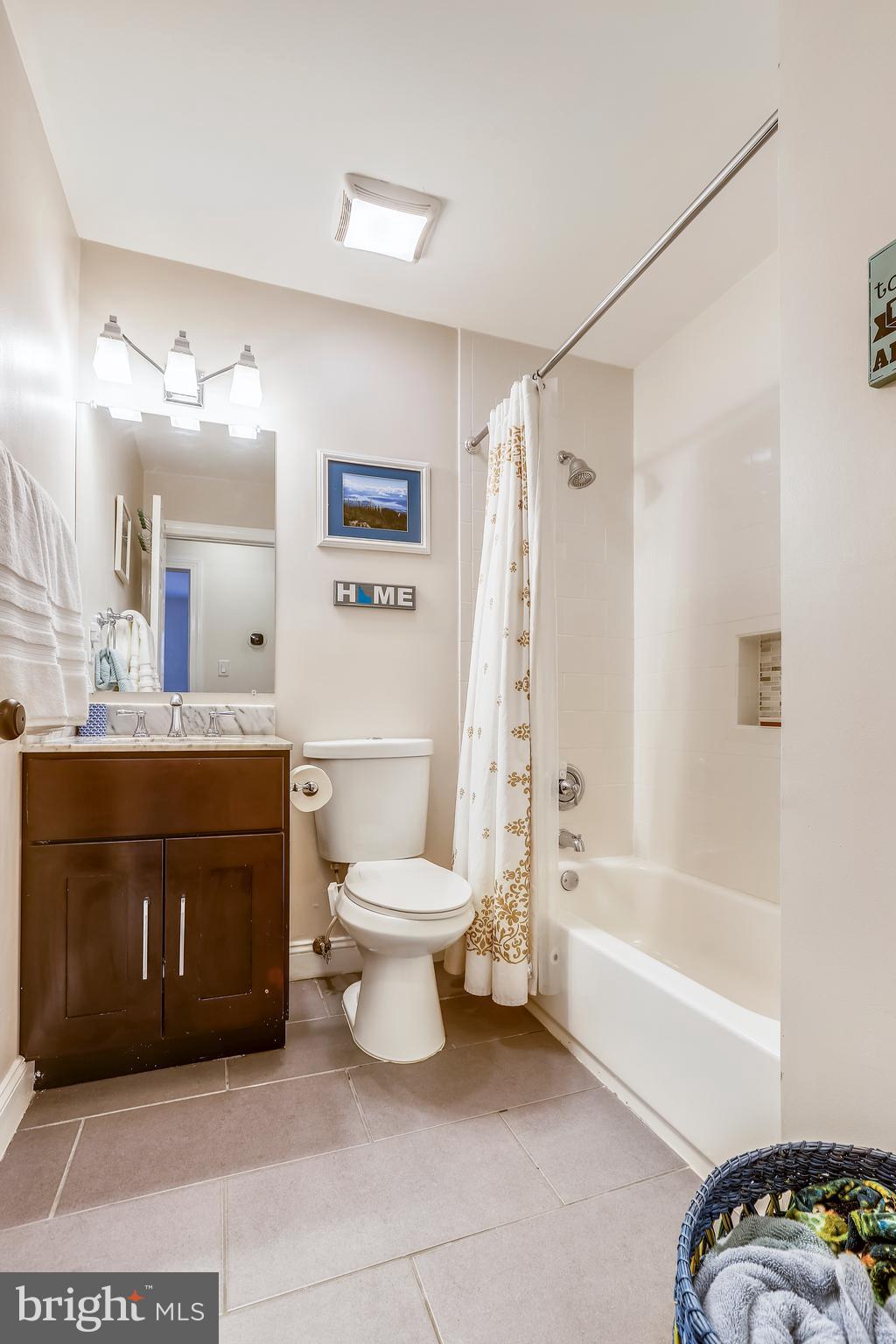 ROLLING KNOLLS - Residential