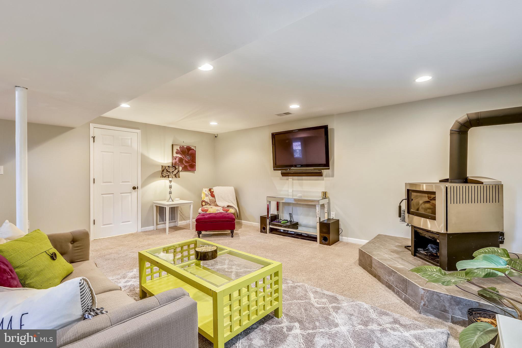 ROLLING KNOLLS - Residential