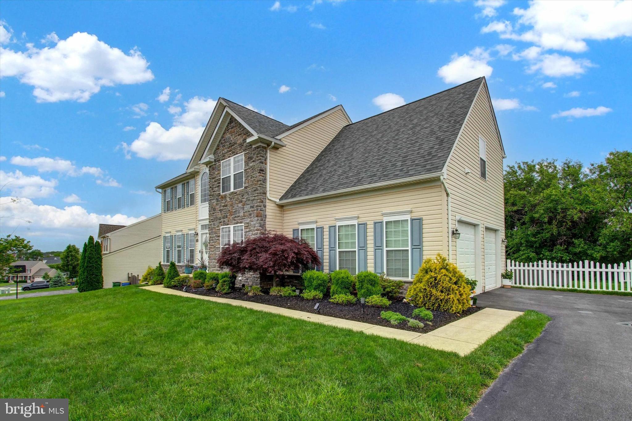2262 WATER GARDEN DRIVE