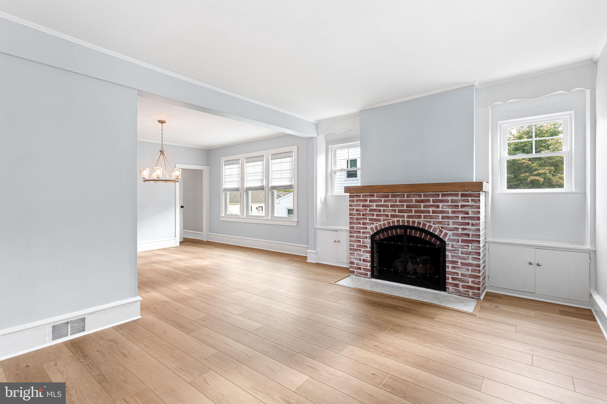 15 W SUMMIT AVENUE