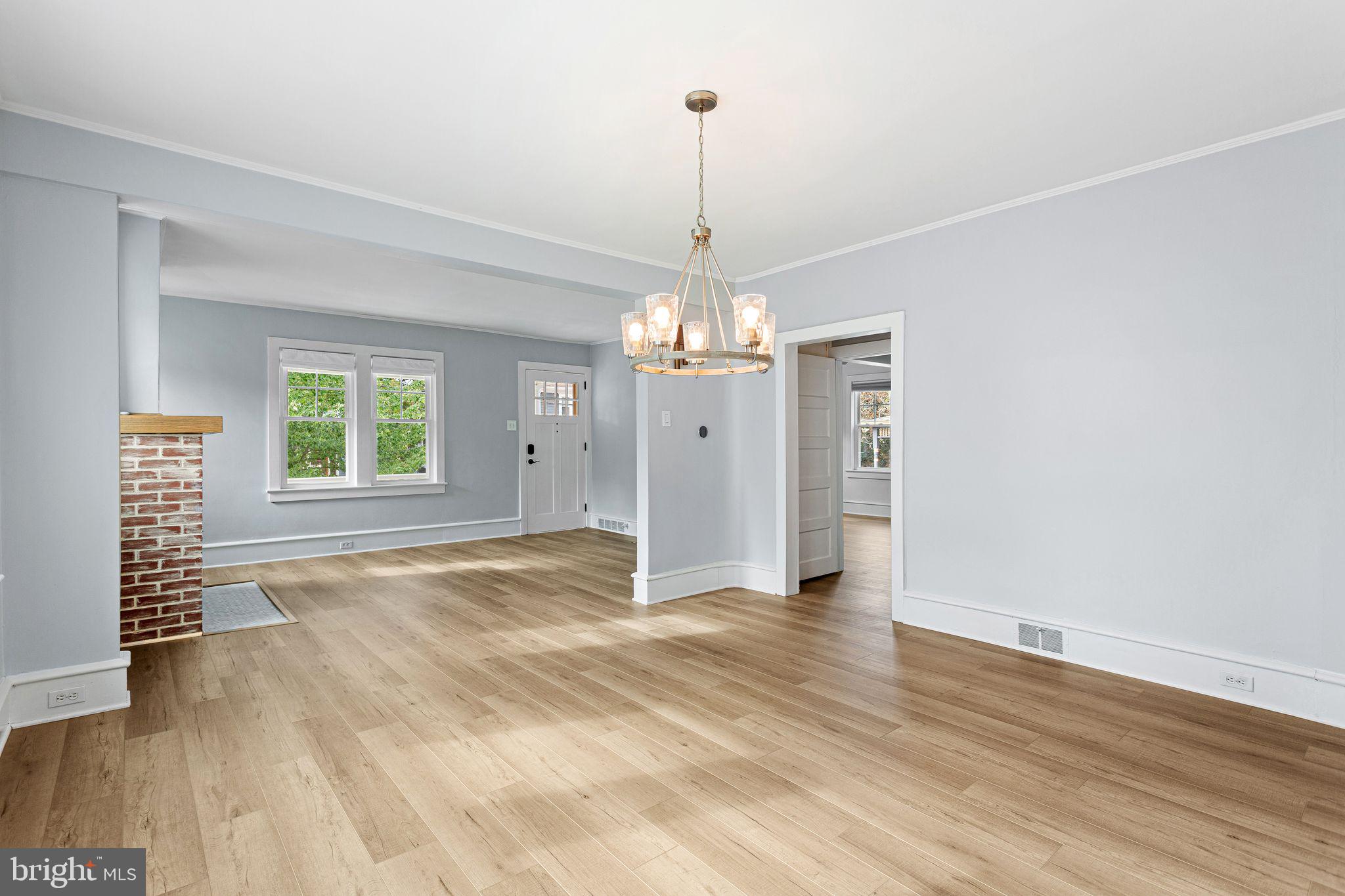 15 W SUMMIT AVENUE