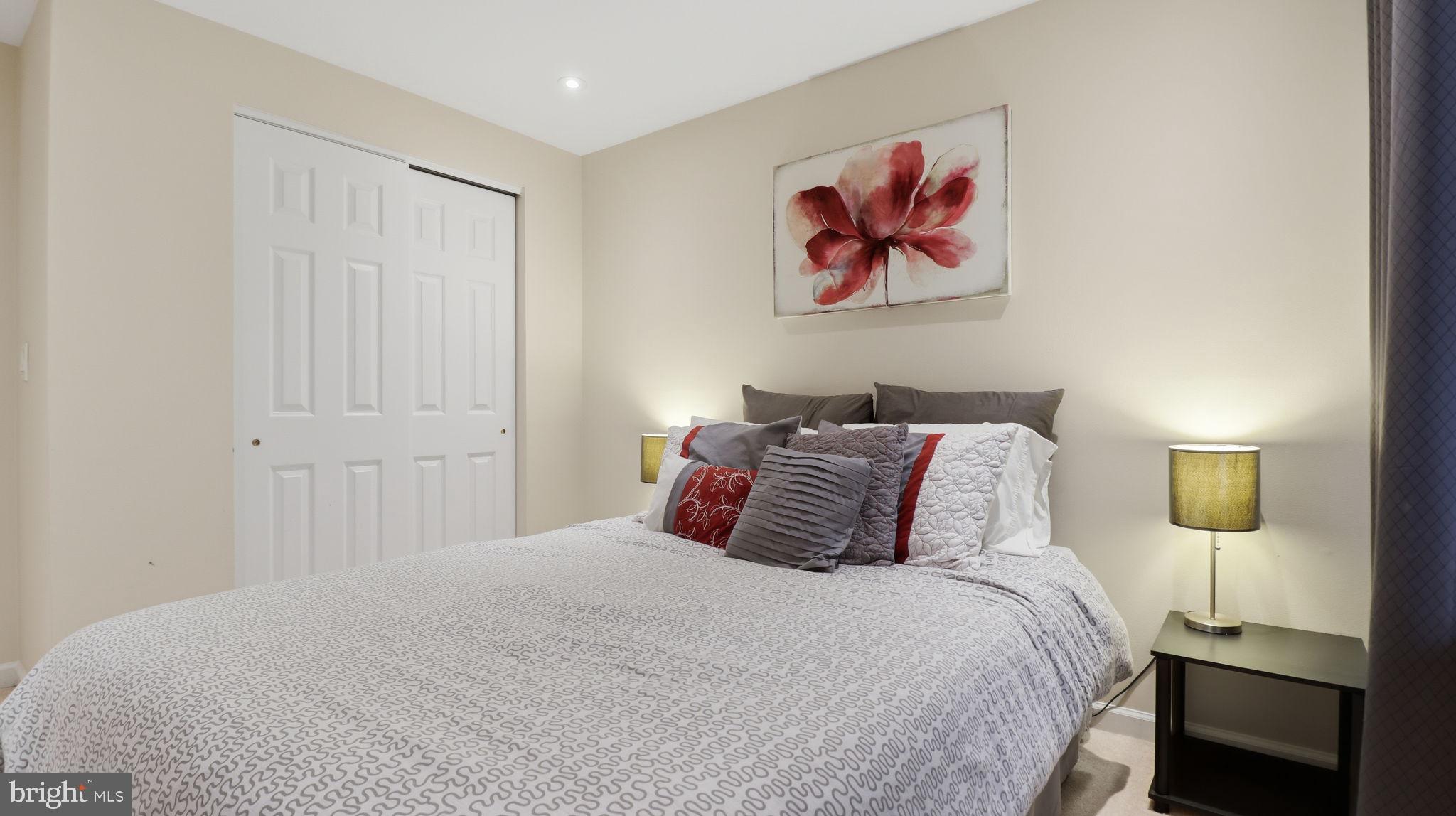 FARMINGDALE - Residential