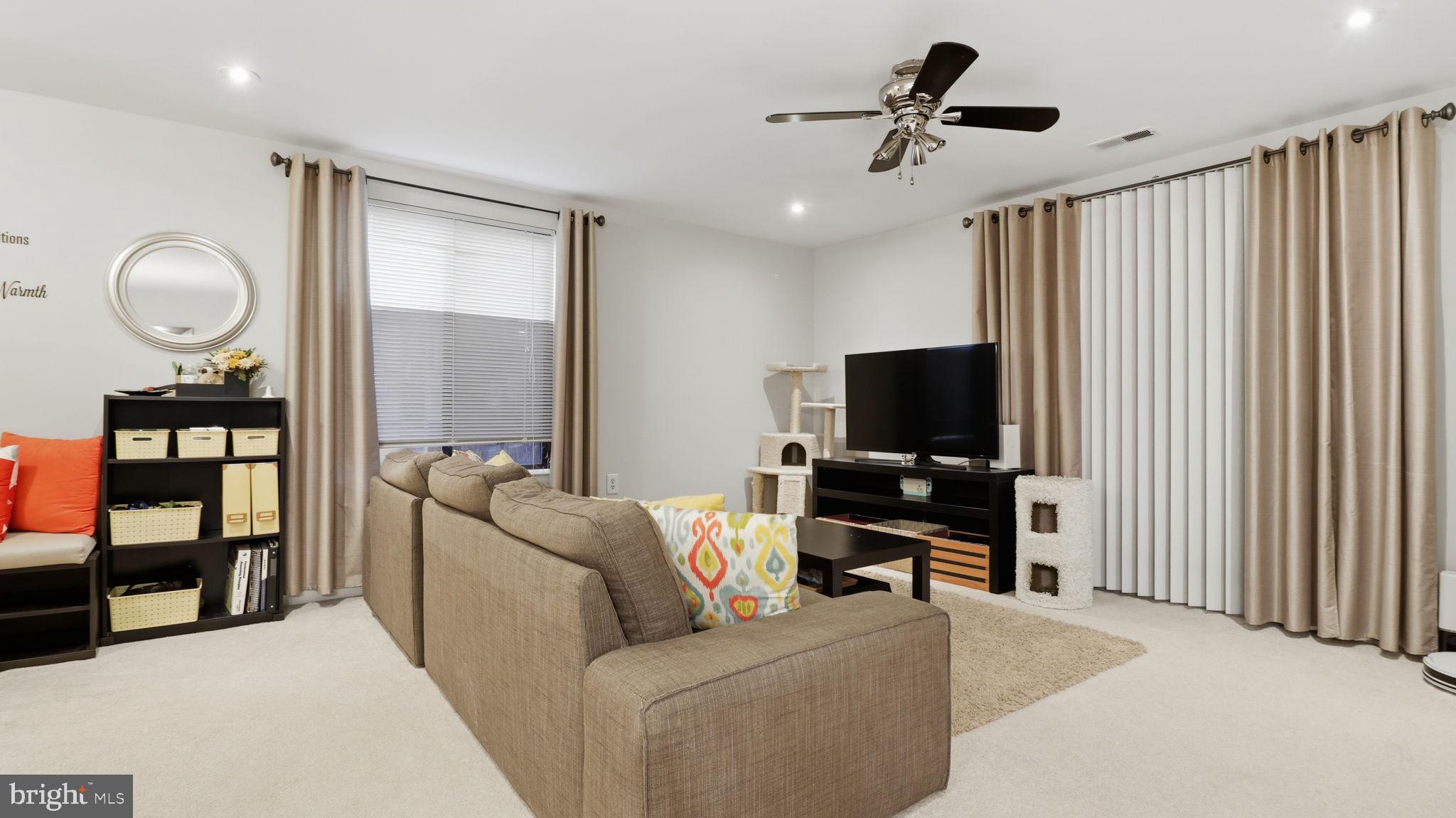 FARMINGDALE - Residential