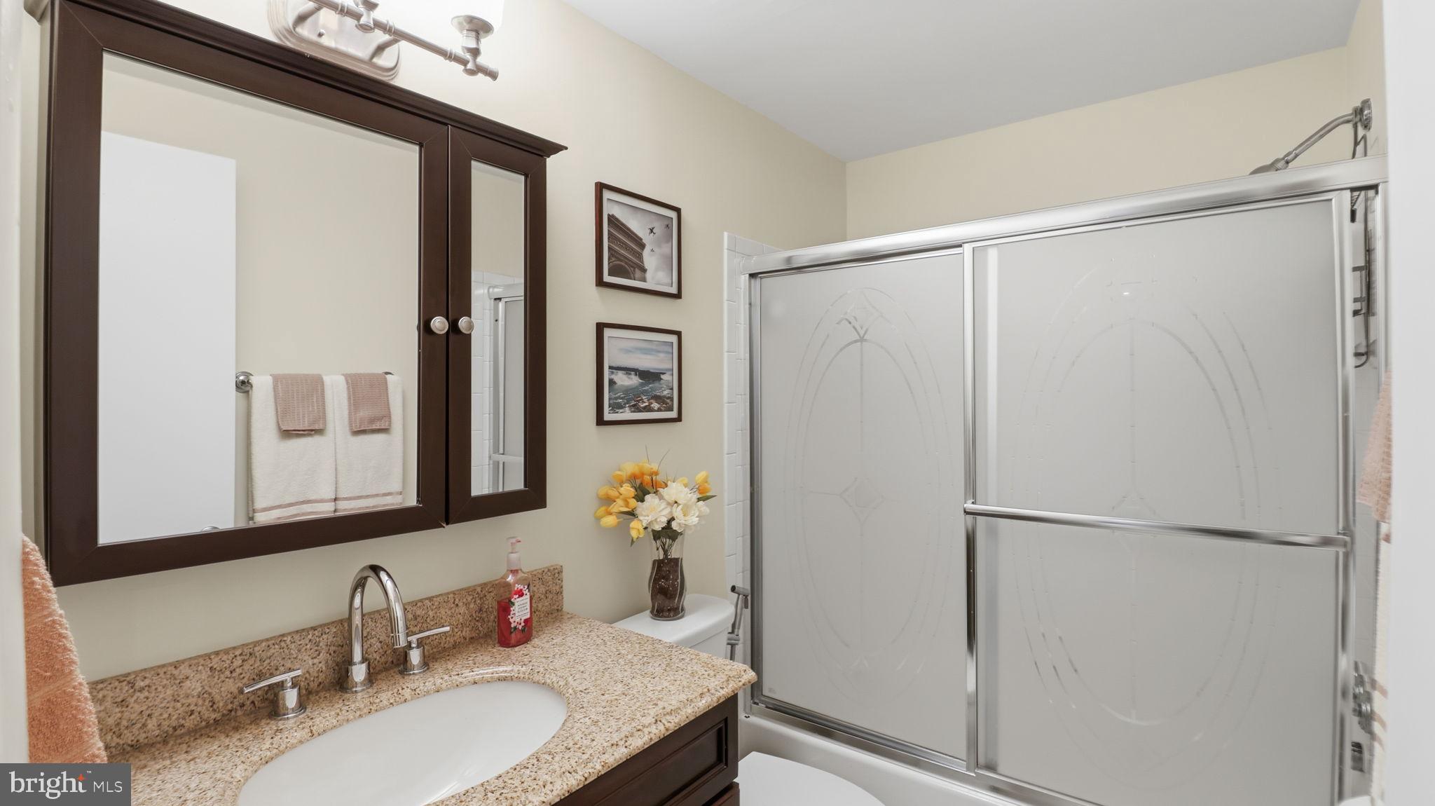 FARMINGDALE - Residential