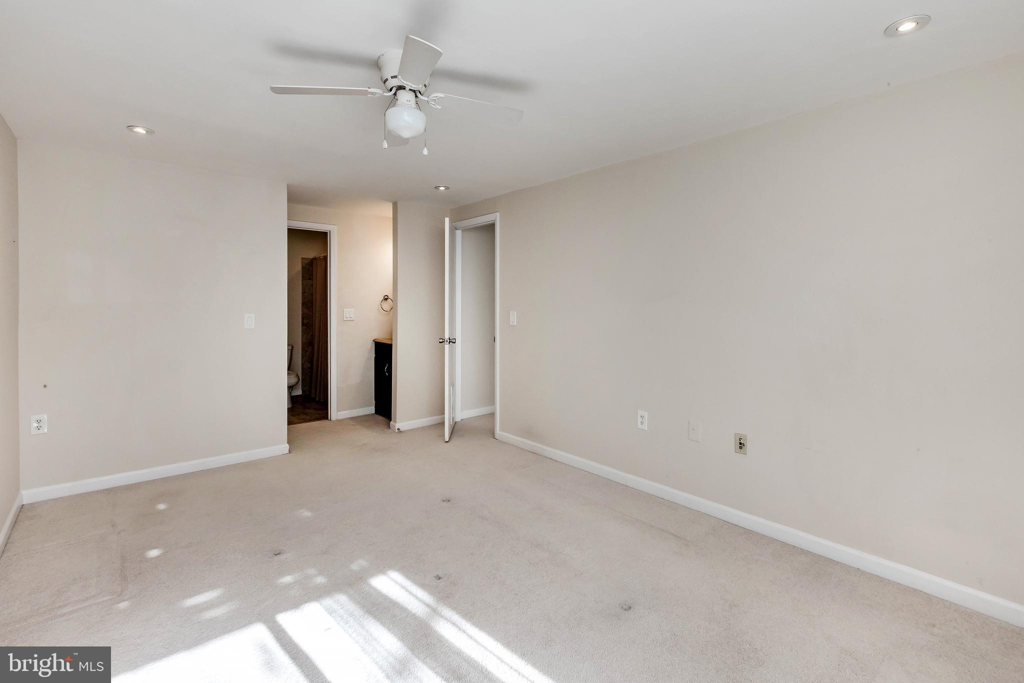 FARMINGDALE - Residential