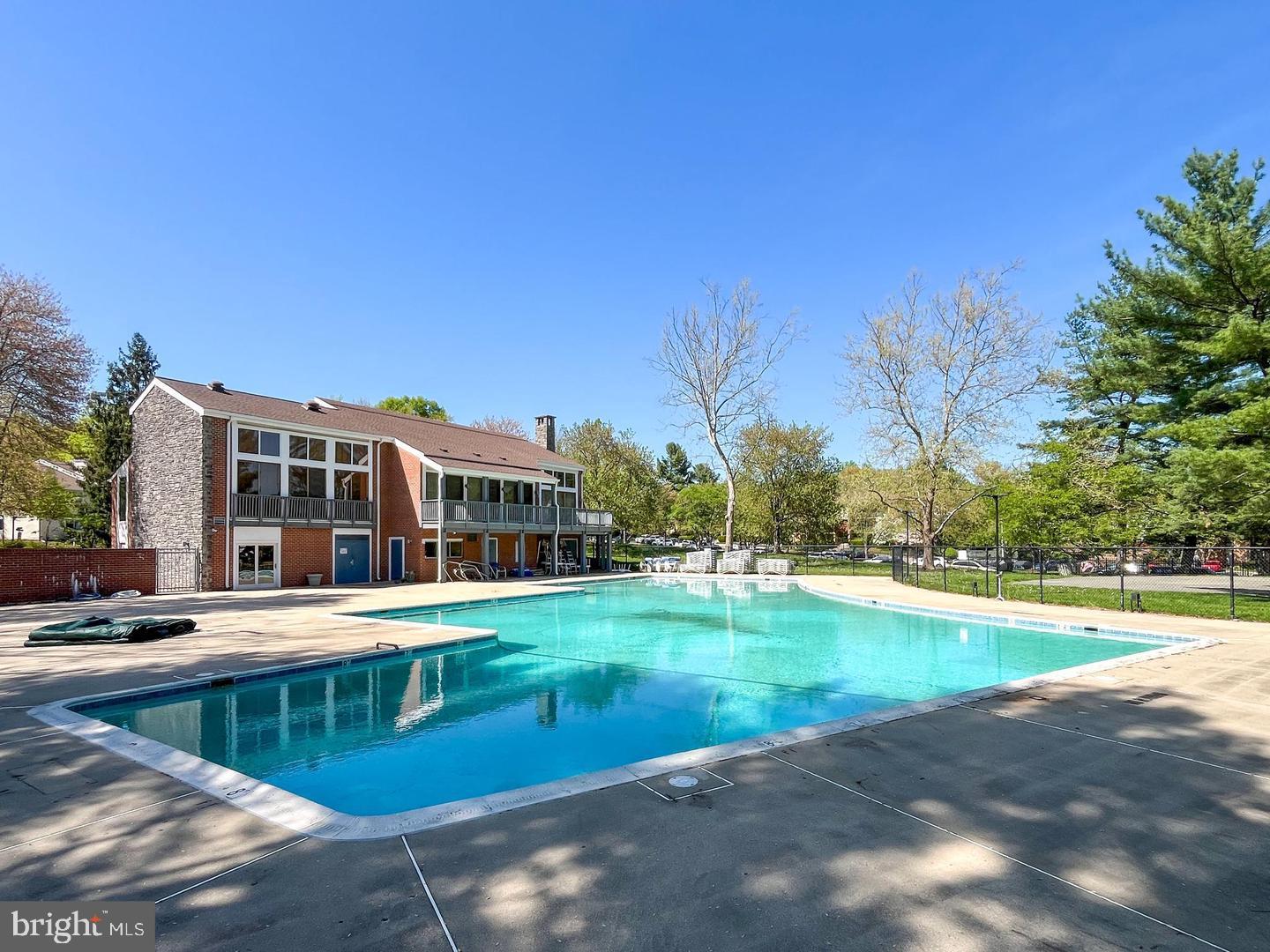 FARMINGDALE - Residential