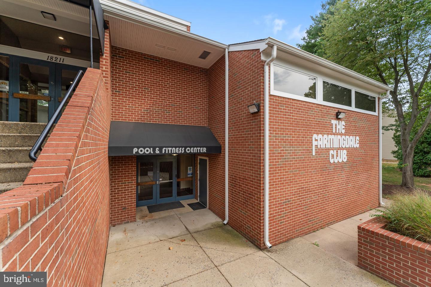 FARMINGDALE - Residential