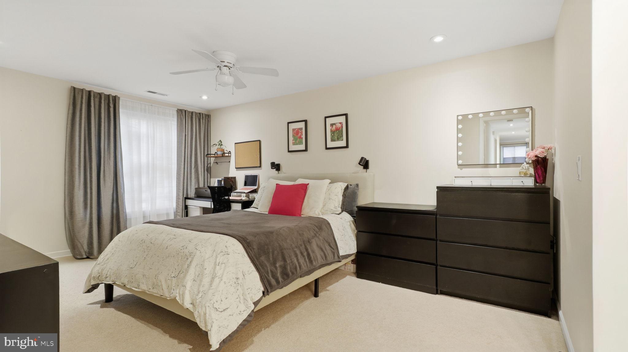 FARMINGDALE - Residential