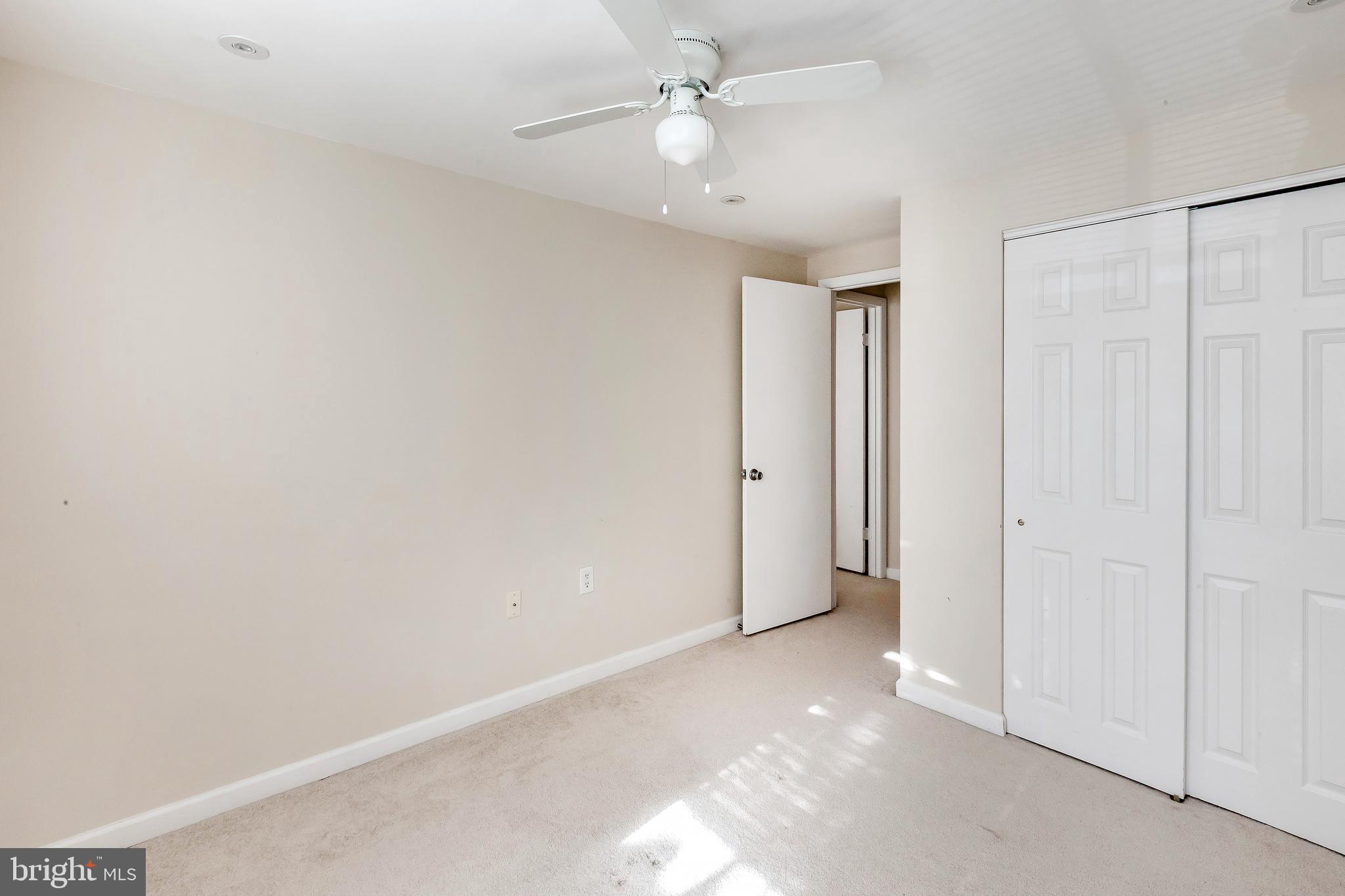 FARMINGDALE - Residential