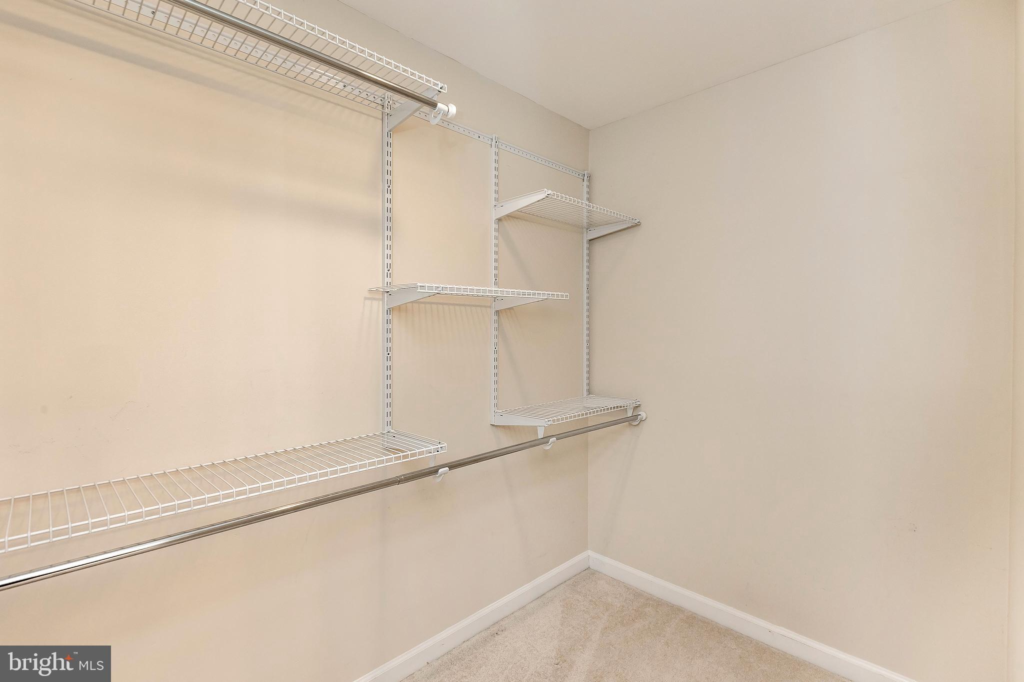 FARMINGDALE - Residential