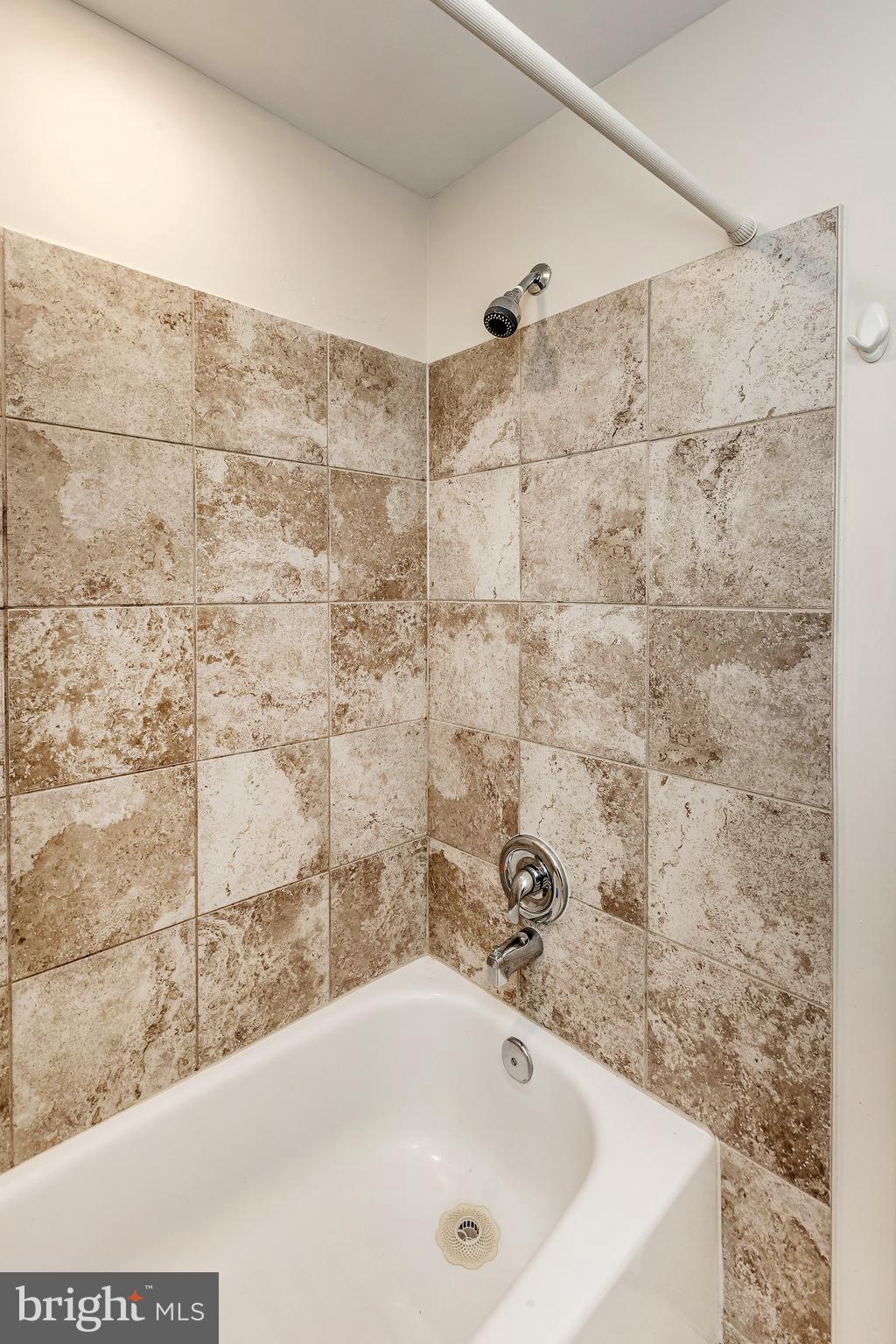 FARMINGDALE - Residential