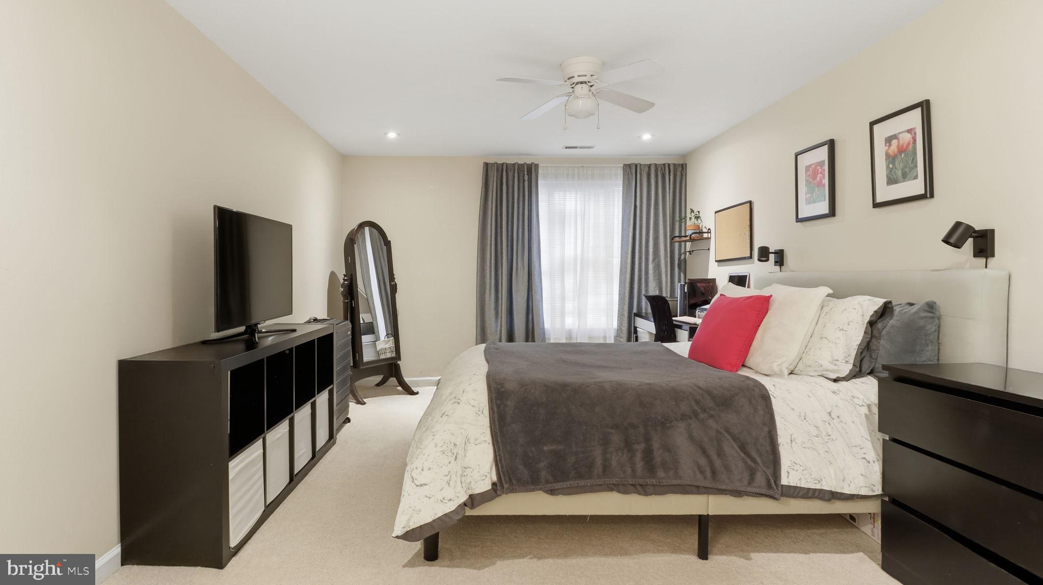 FARMINGDALE - Residential