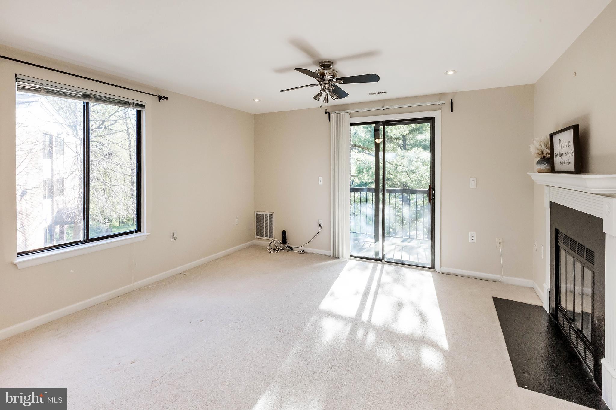 FARMINGDALE - Residential