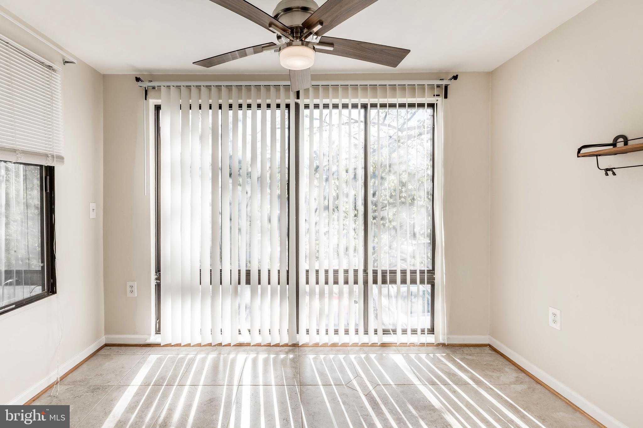 FARMINGDALE - Residential