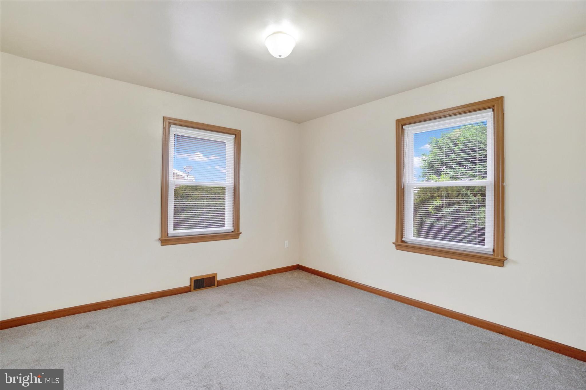 RED LION - Residential