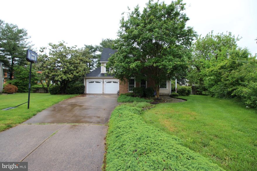 Lovely updated 3 bedroom/3 bath home in sought after Chantilly Highlands!  Renovated kitchen with top-of-the-line cabinetry, granite countertops, updated appliances and breakfast bar which seats 4.  Breakfast room.  Large living/family room with vaulted ceilings, wood burning fireplace.  Gleaming hardwood floors thoroughout main level.  Lower level finished w/office/den.  Nice sized yard.  A MUST SEE!!