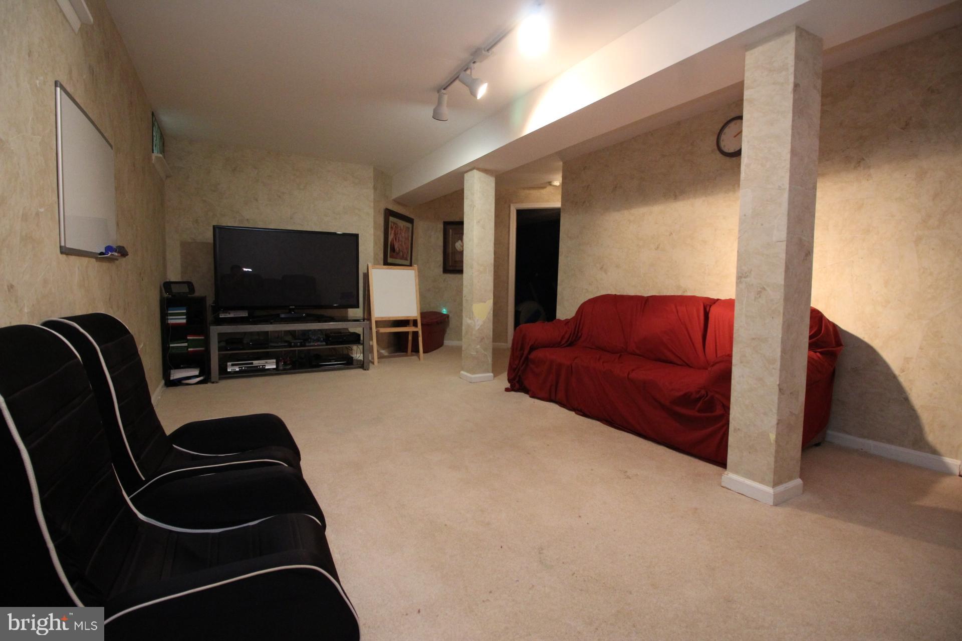 CHANTILLY HIGHLANDS - Residential Lease