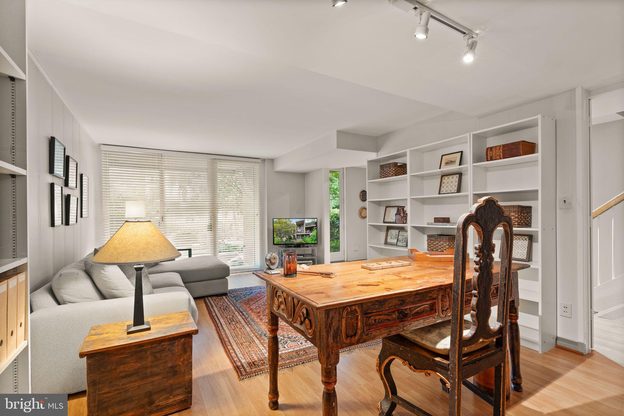 RESTON - Residential