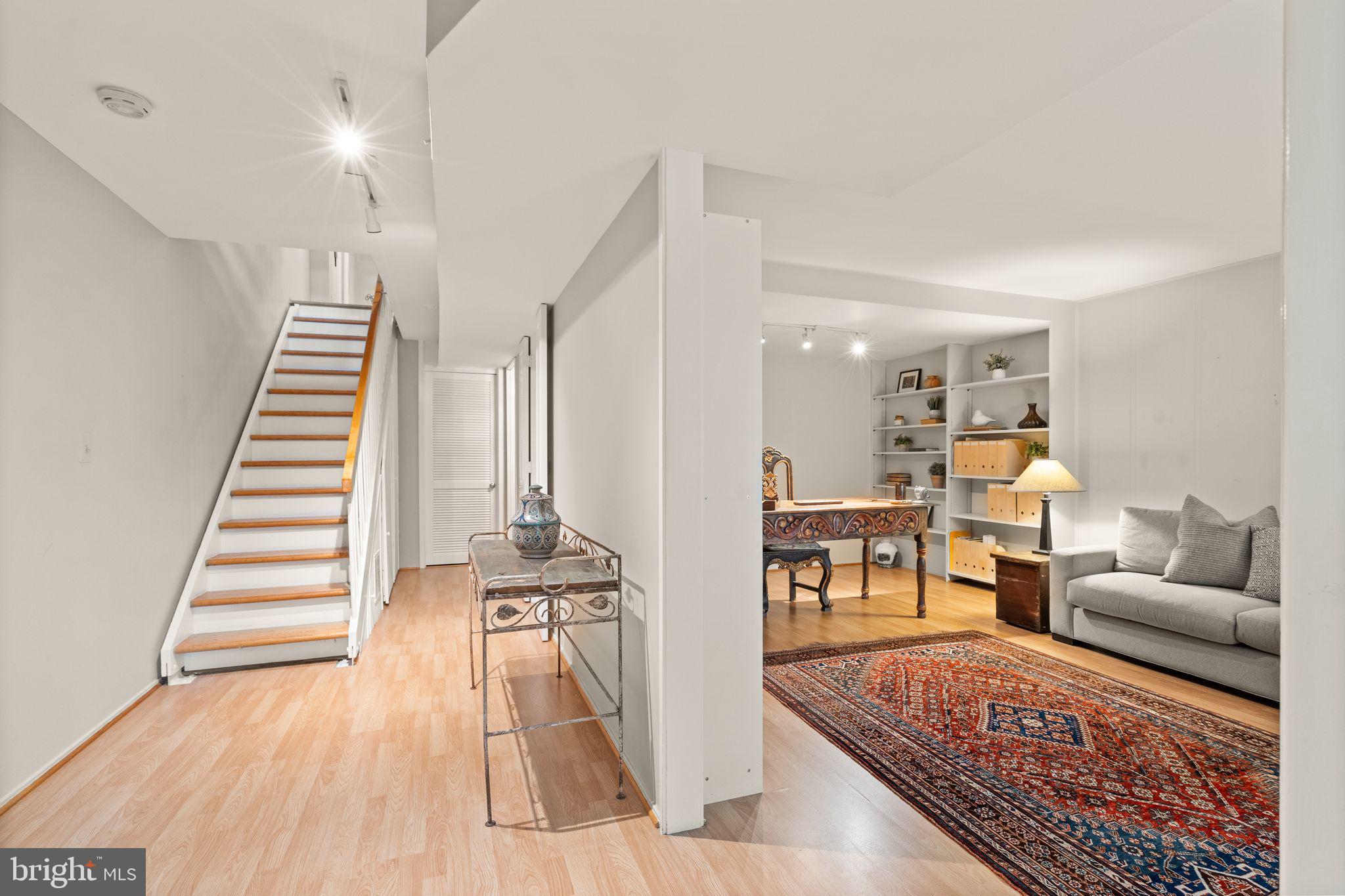 RESTON - Residential