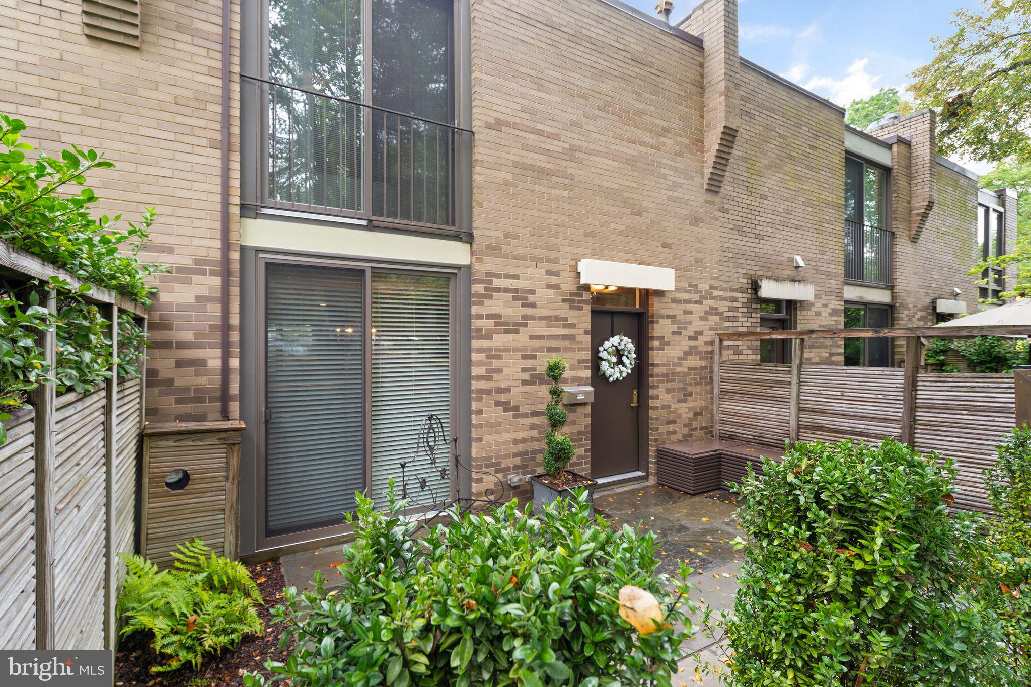 RESTON - Residential