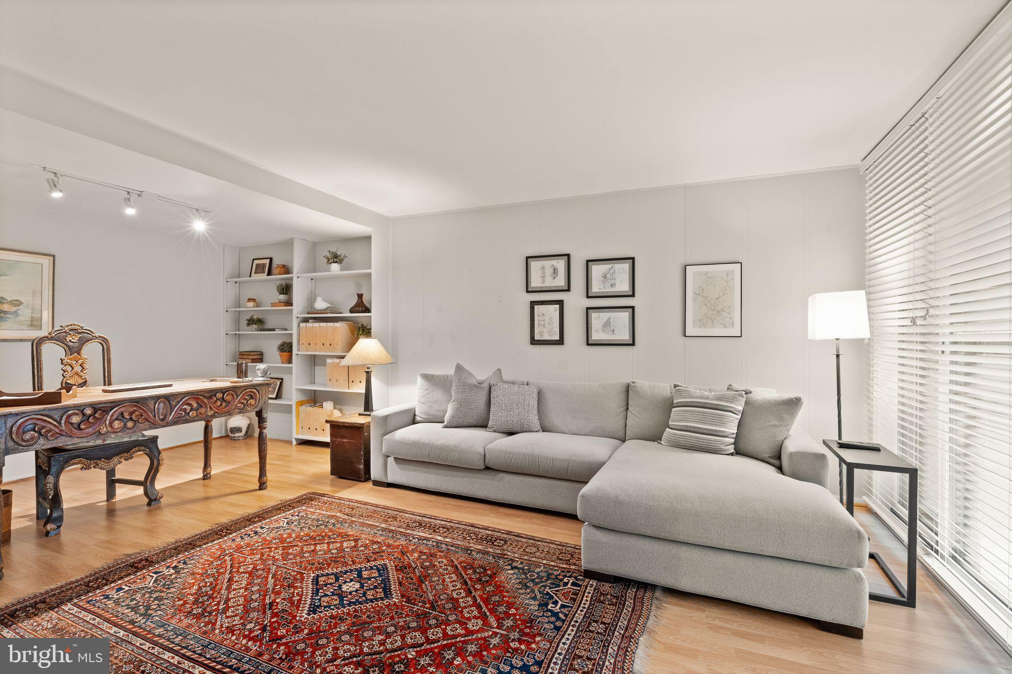 RESTON - Residential