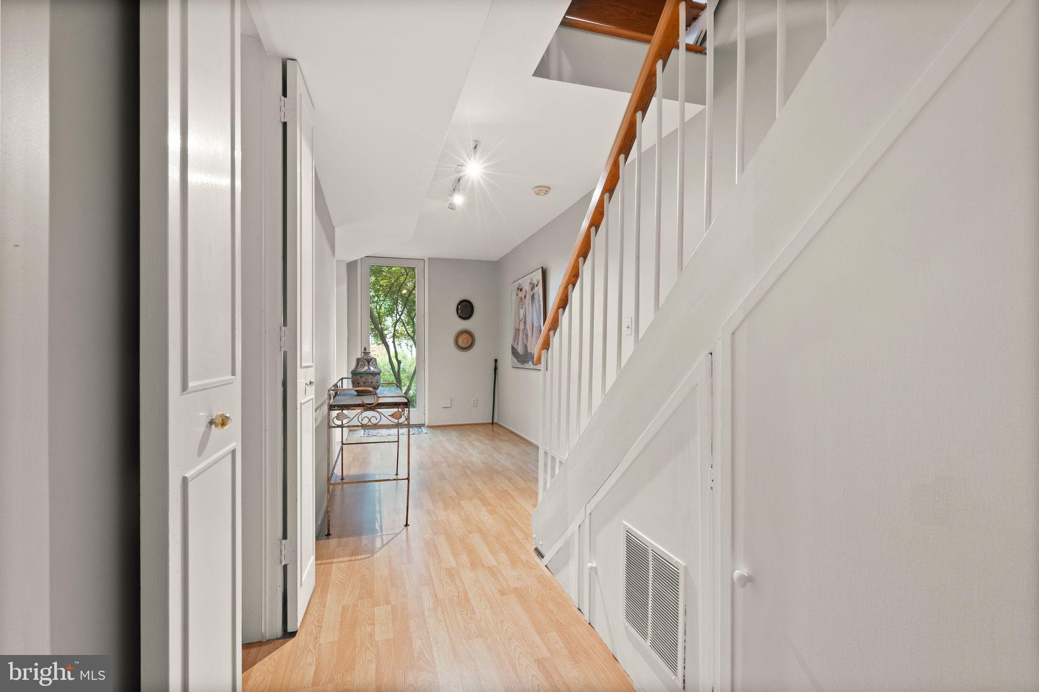 RESTON - Residential