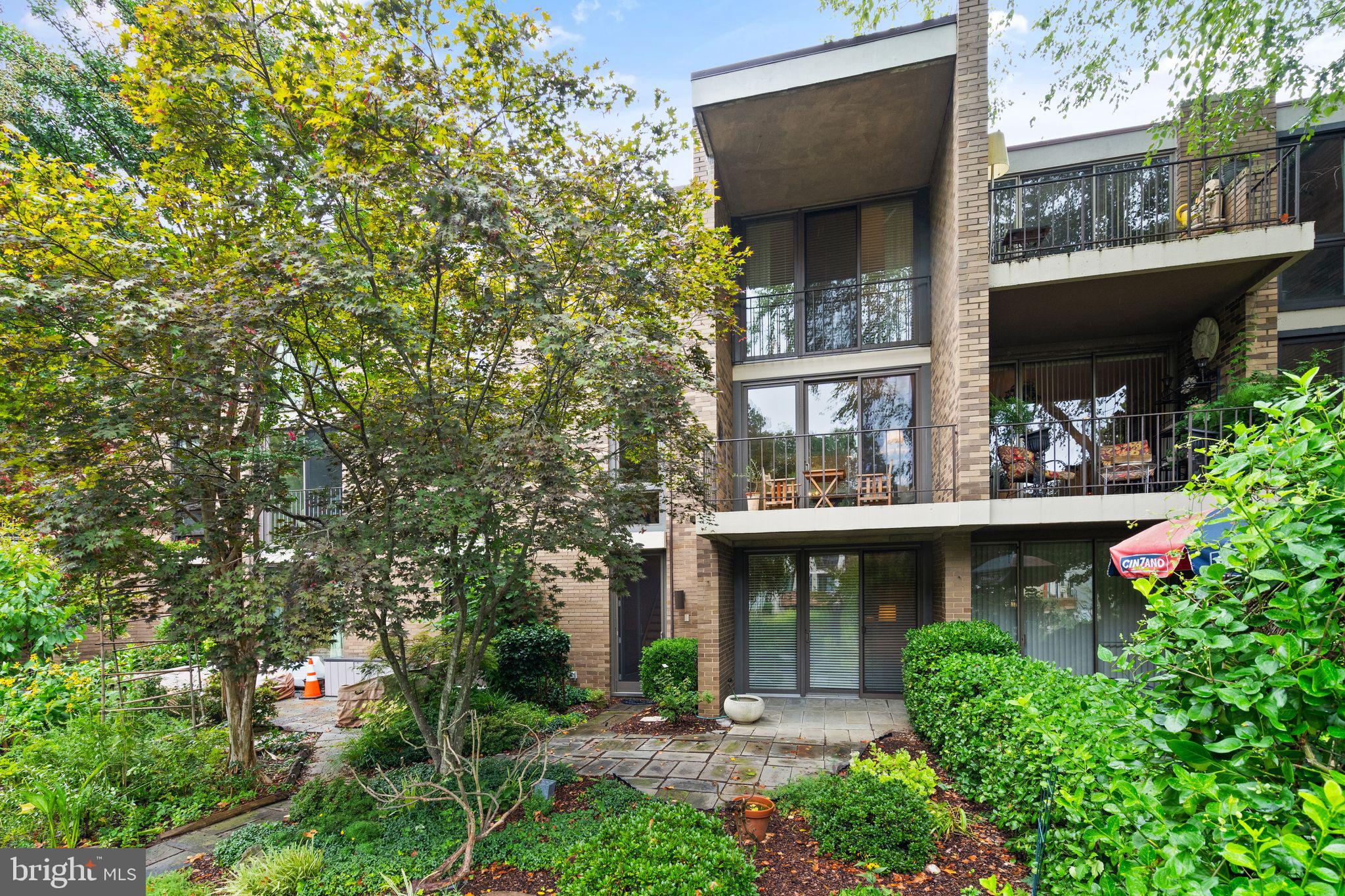 RESTON - Residential