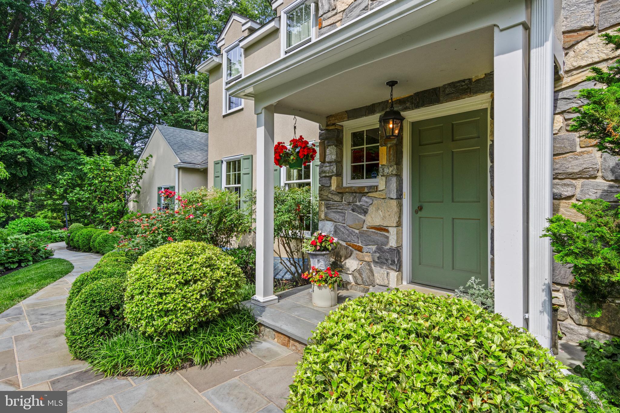 8 SHANNON CIRCLE