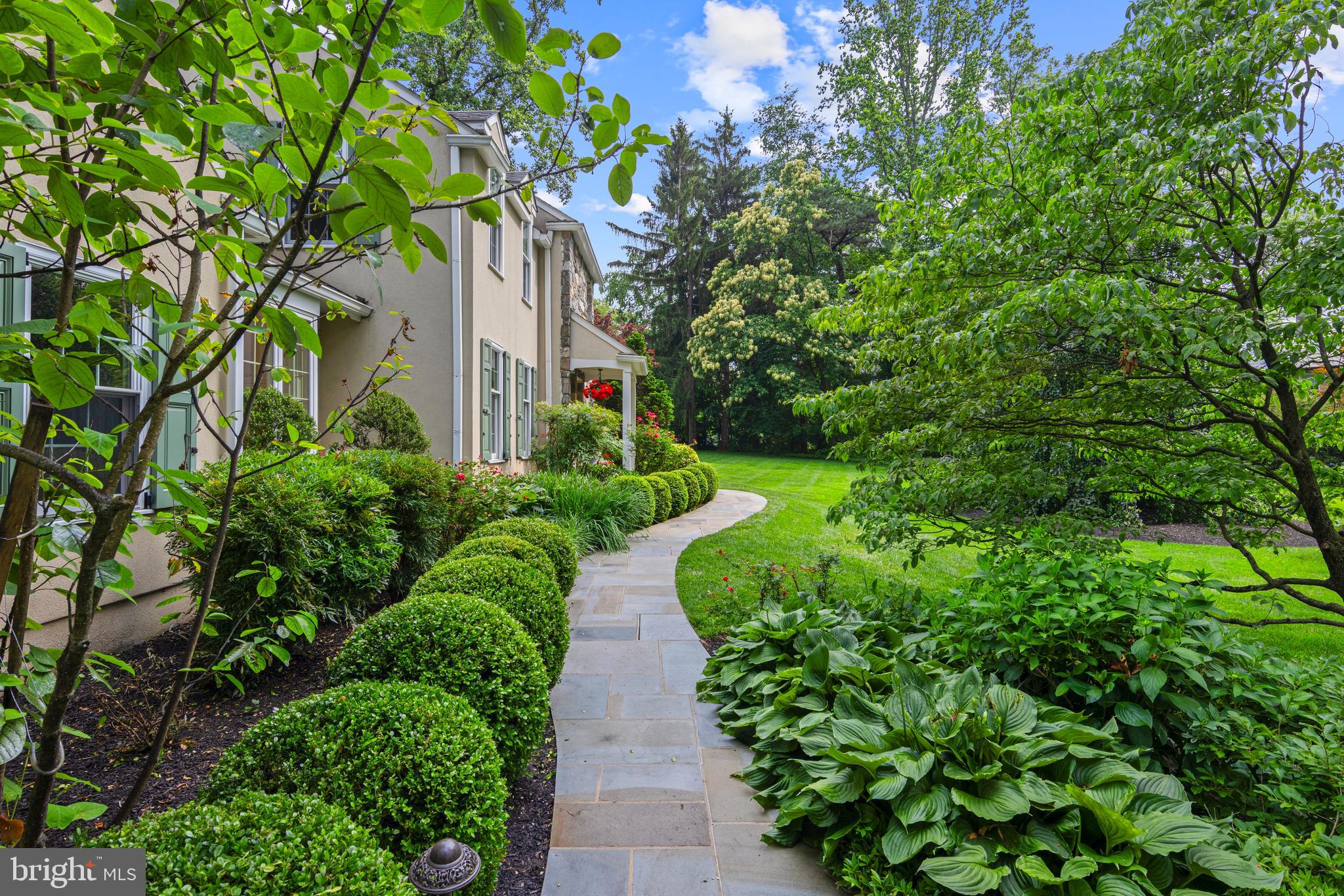8 SHANNON CIRCLE