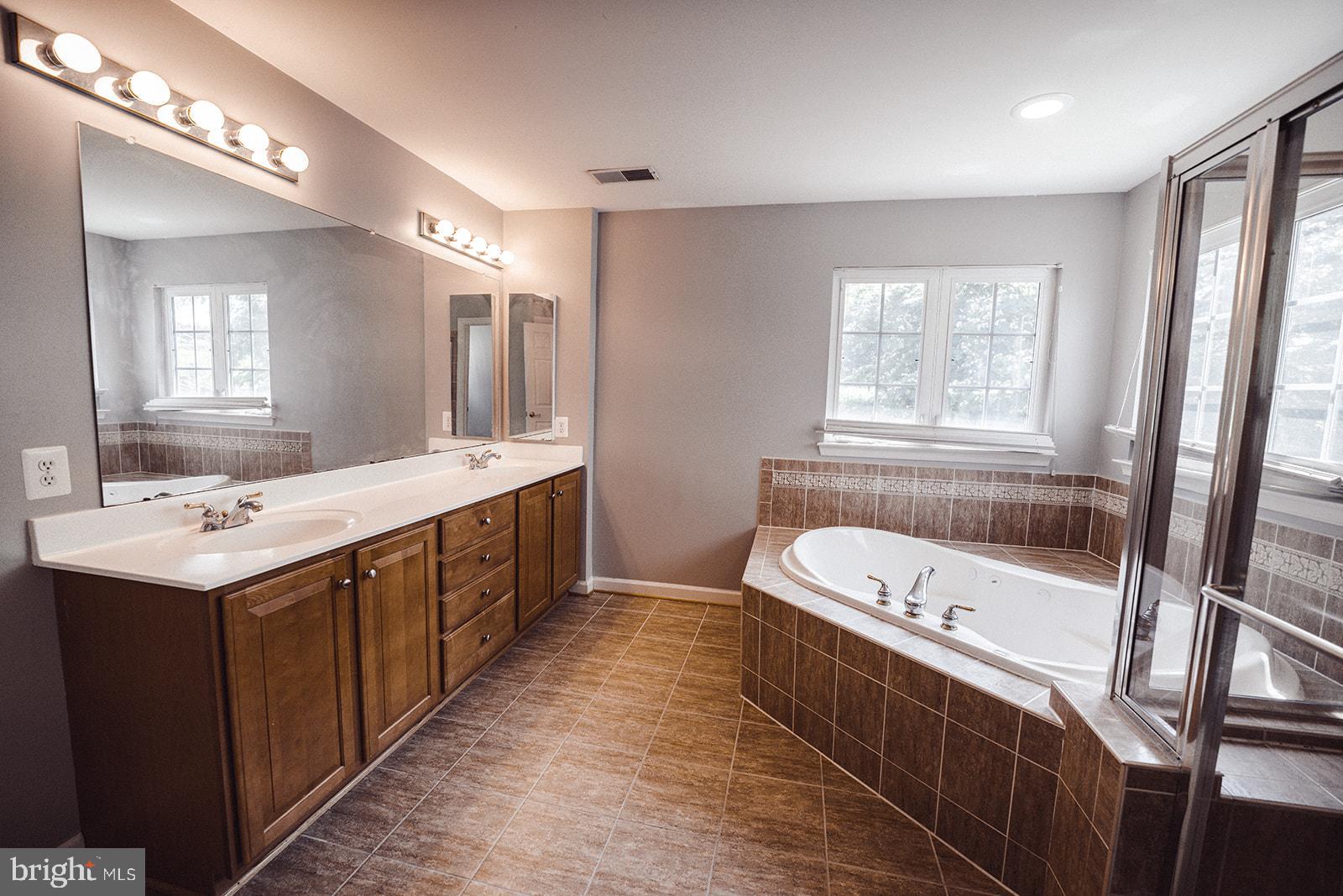 GALYN MANOR - Residential