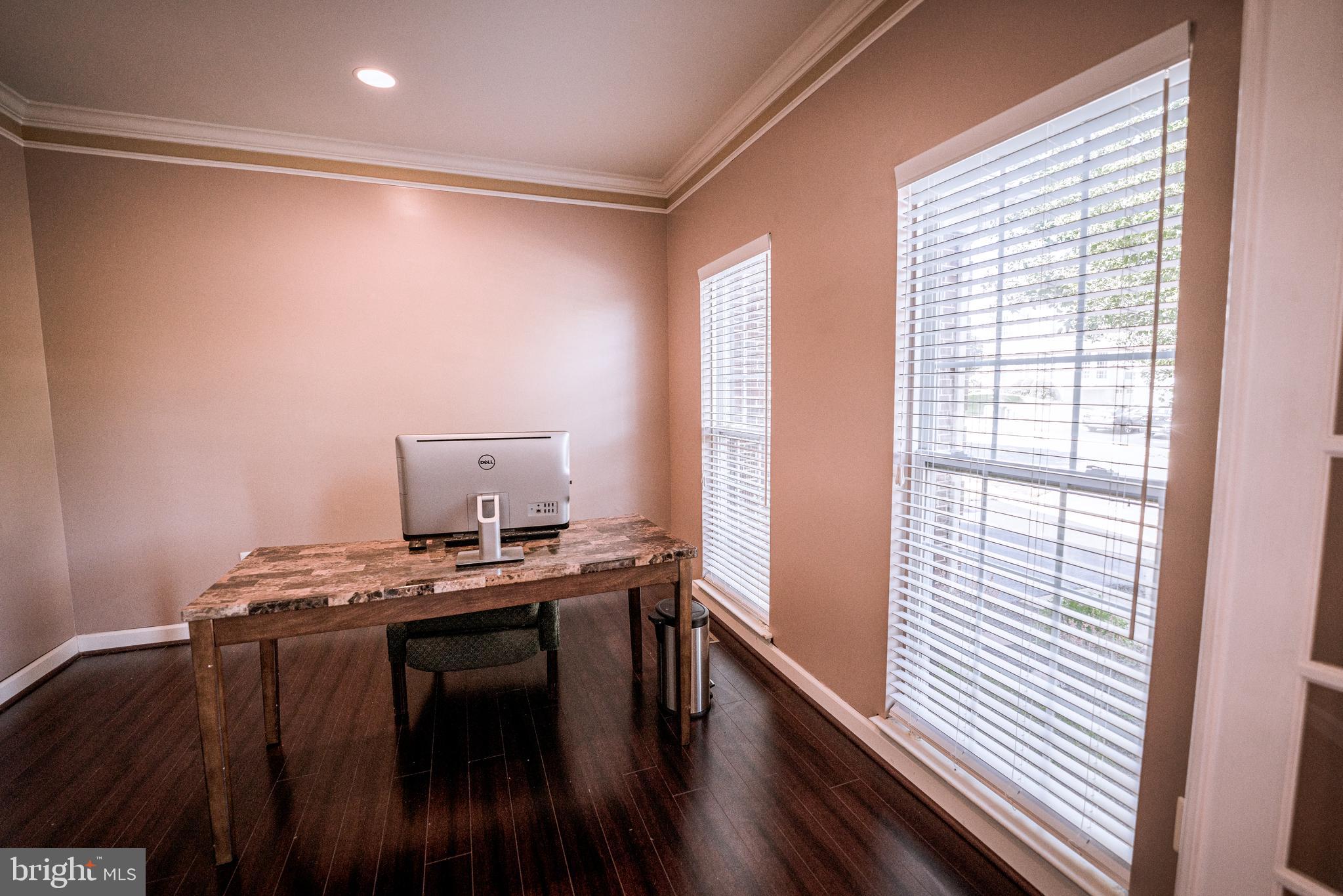 GALYN MANOR - Residential