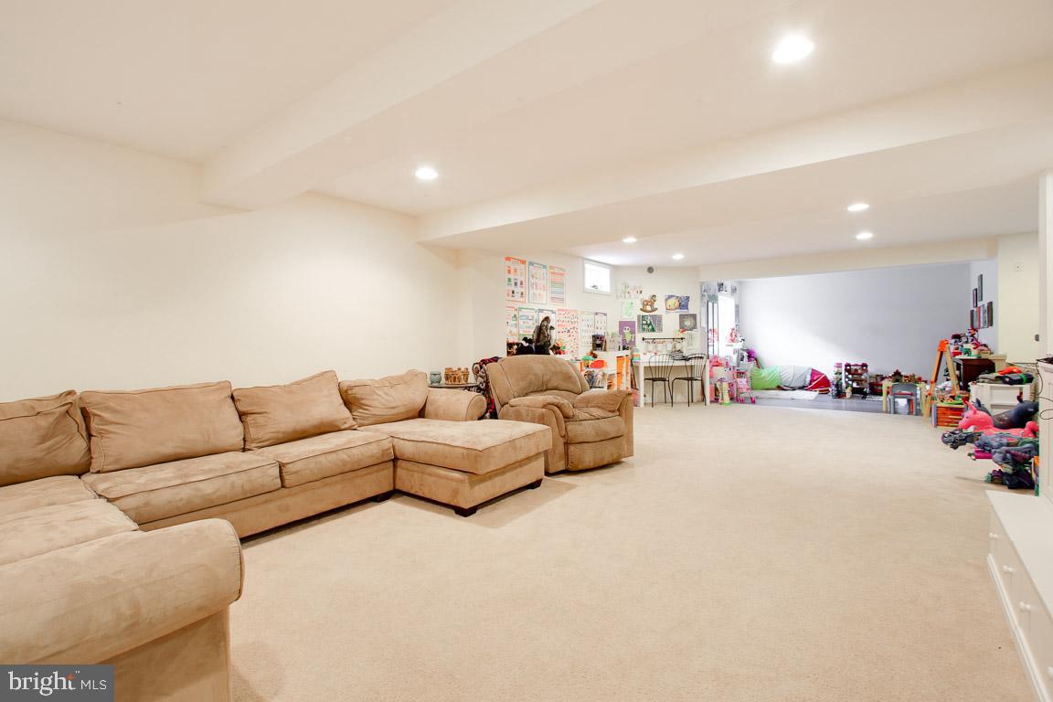 NEW TOWN MEADOWS - Residential