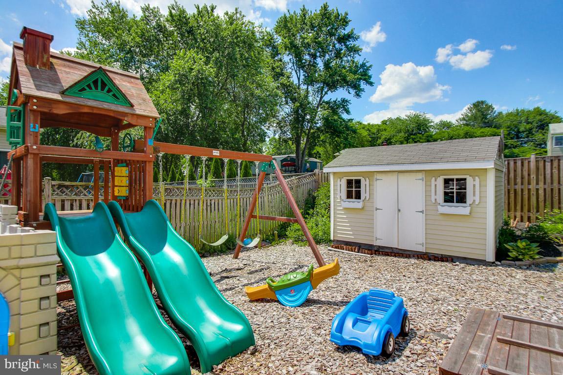NEW TOWN MEADOWS - Residential