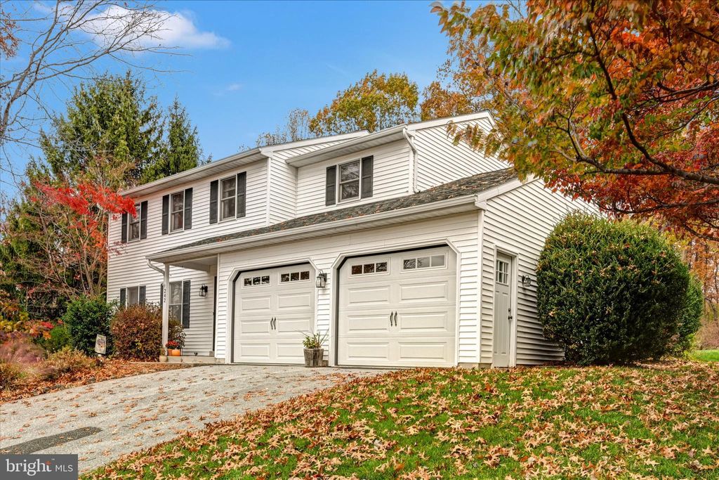 Photo of 242 Persimmon Lane, ELIZABETHTOWN, PA 17022 (MLS # PALA2077280)