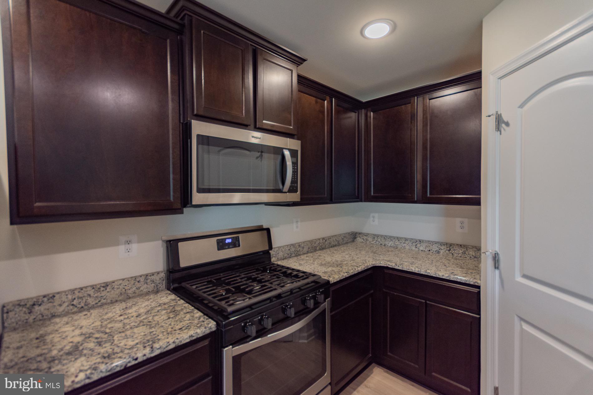 MCGINNIS POINT - Residential