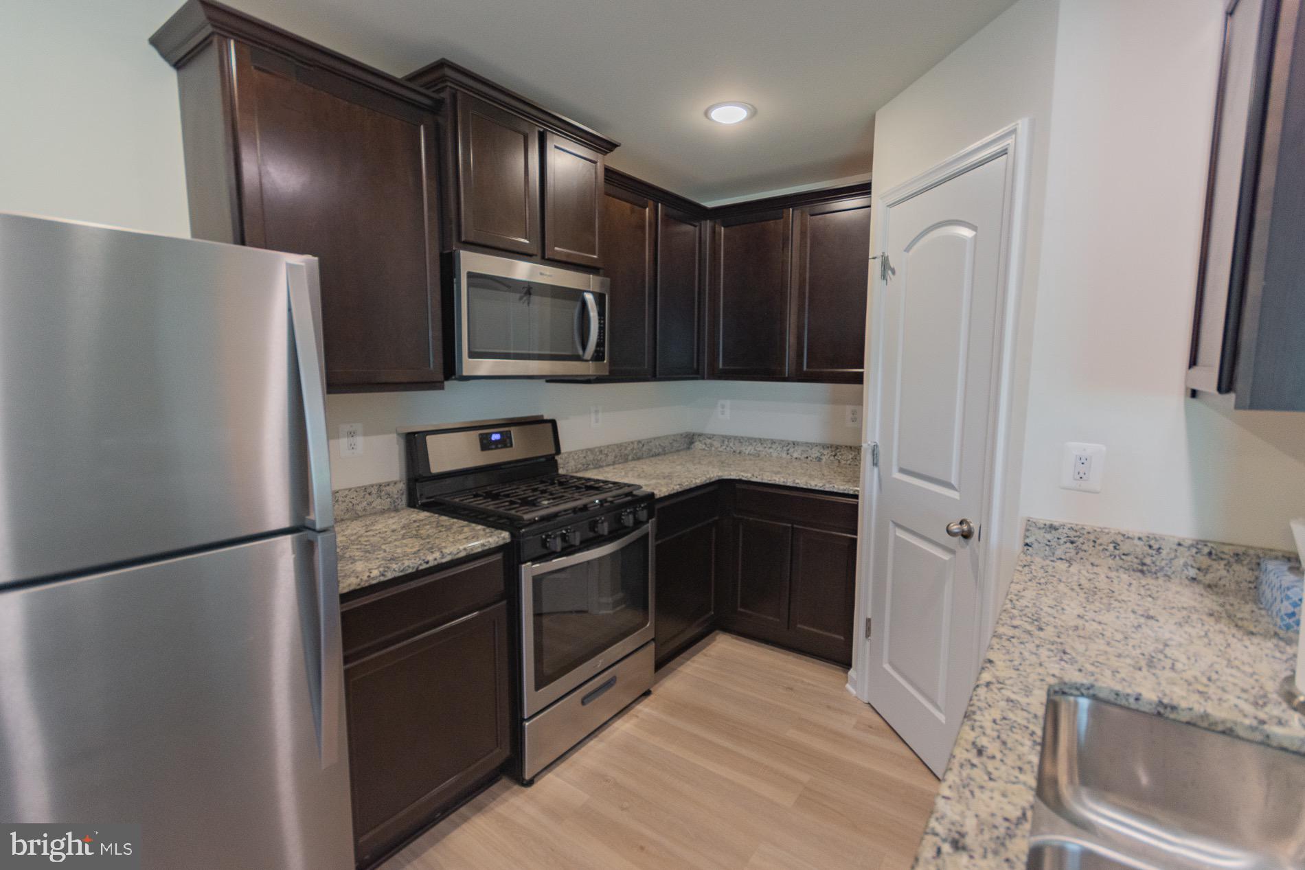 MCGINNIS POINT - Residential