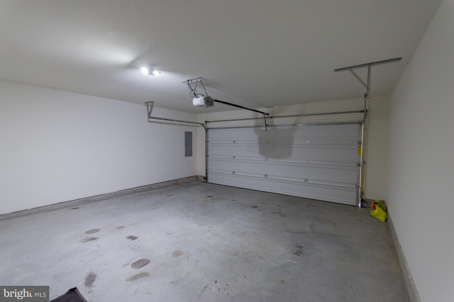 MCGINNIS POINT - Residential