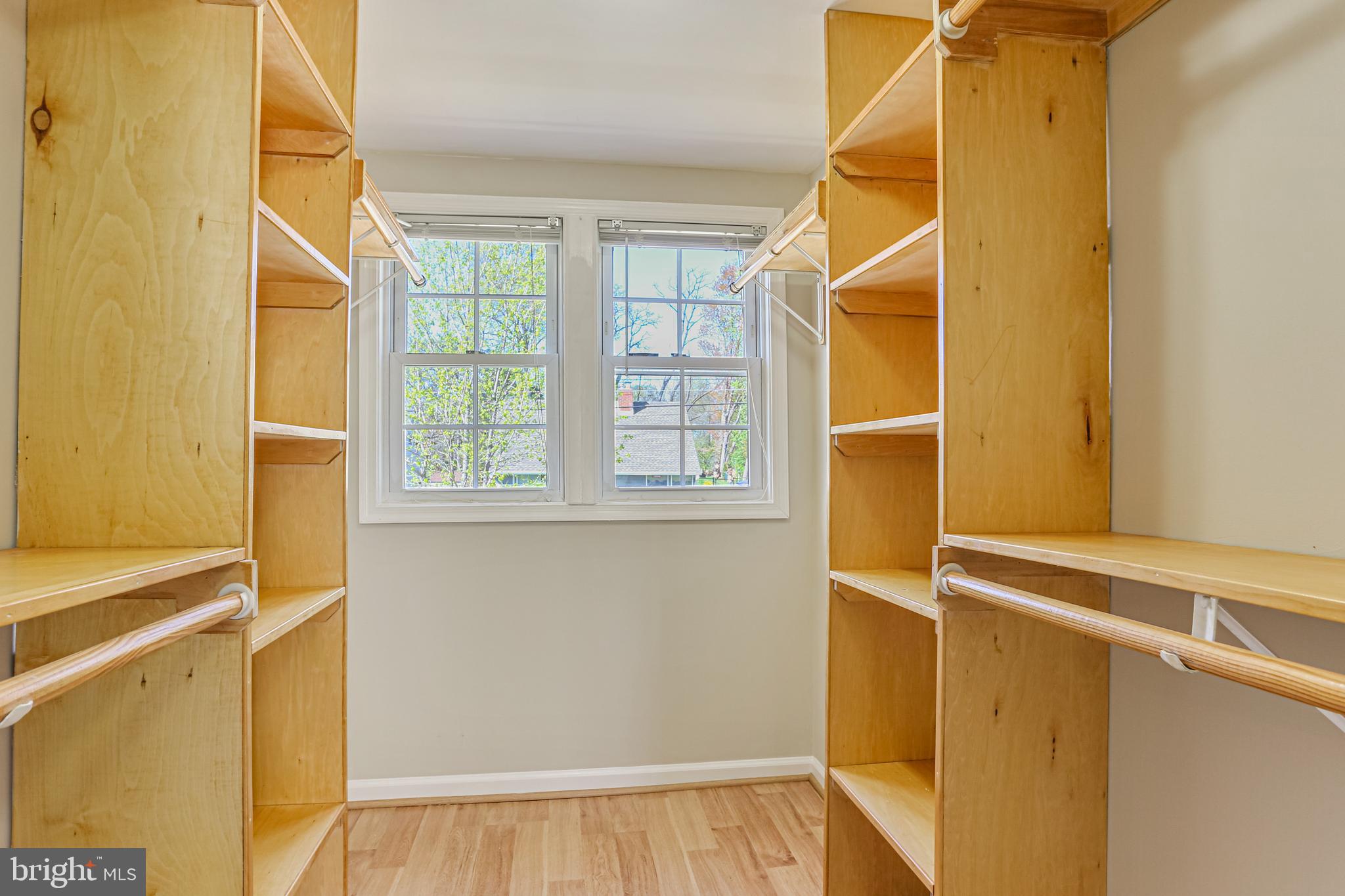 OAKVIEW - Residential