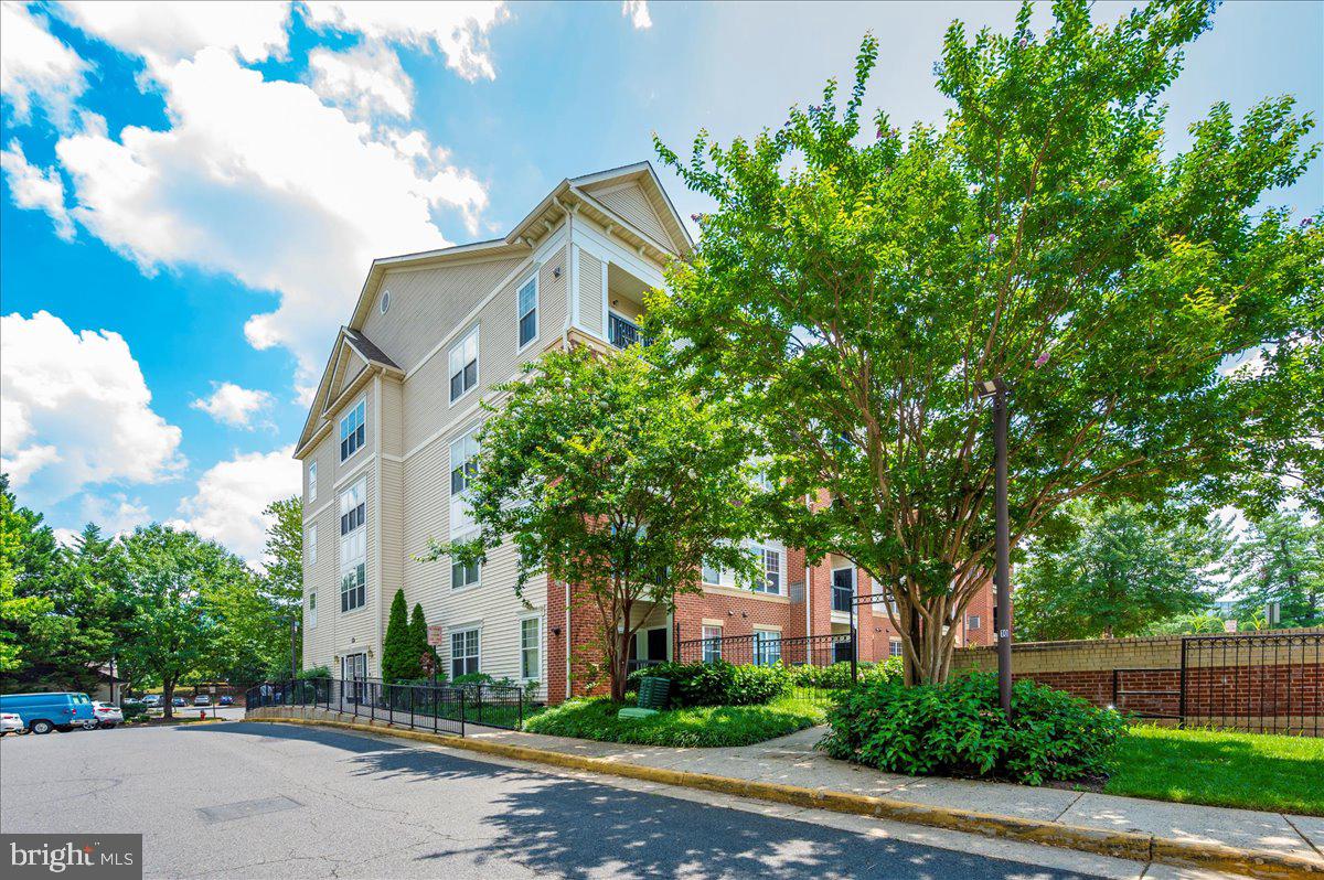 FAIRFAX RIDGE - Residential