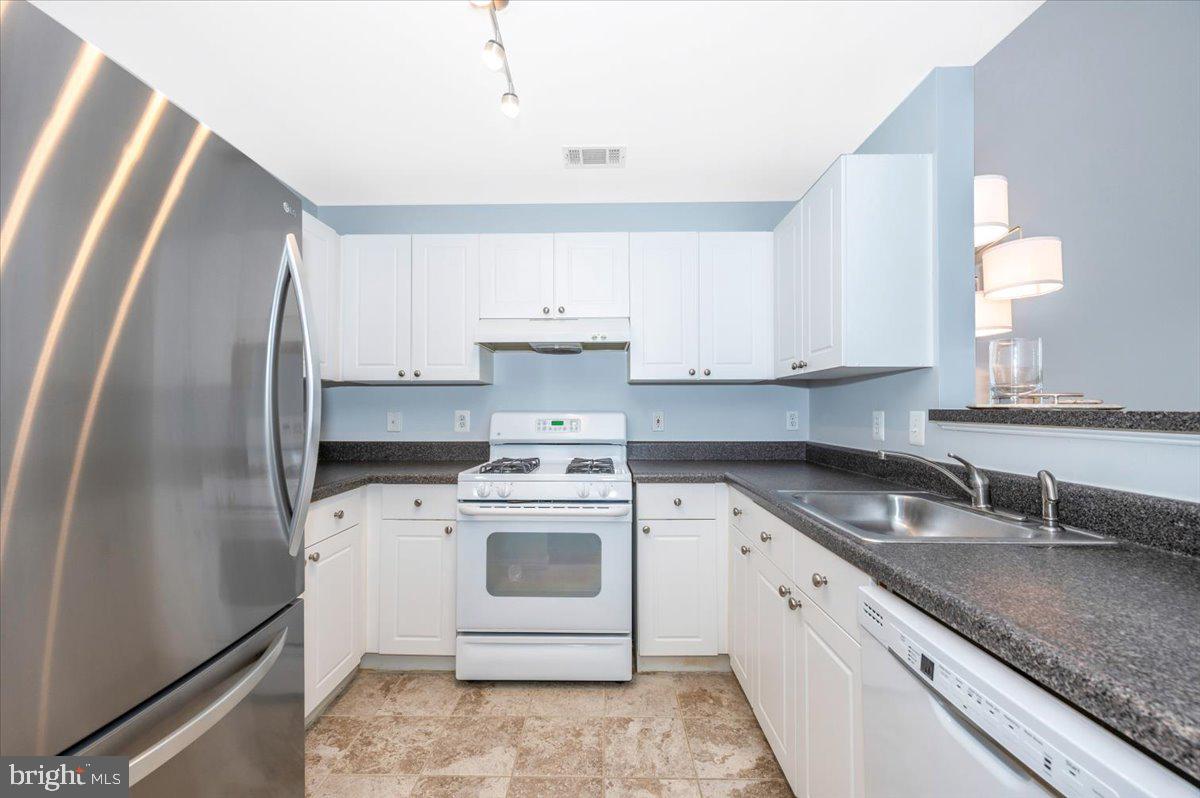 FAIRFAX RIDGE - Residential