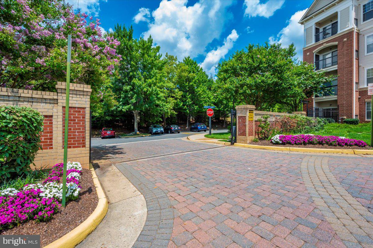 FAIRFAX RIDGE - Residential