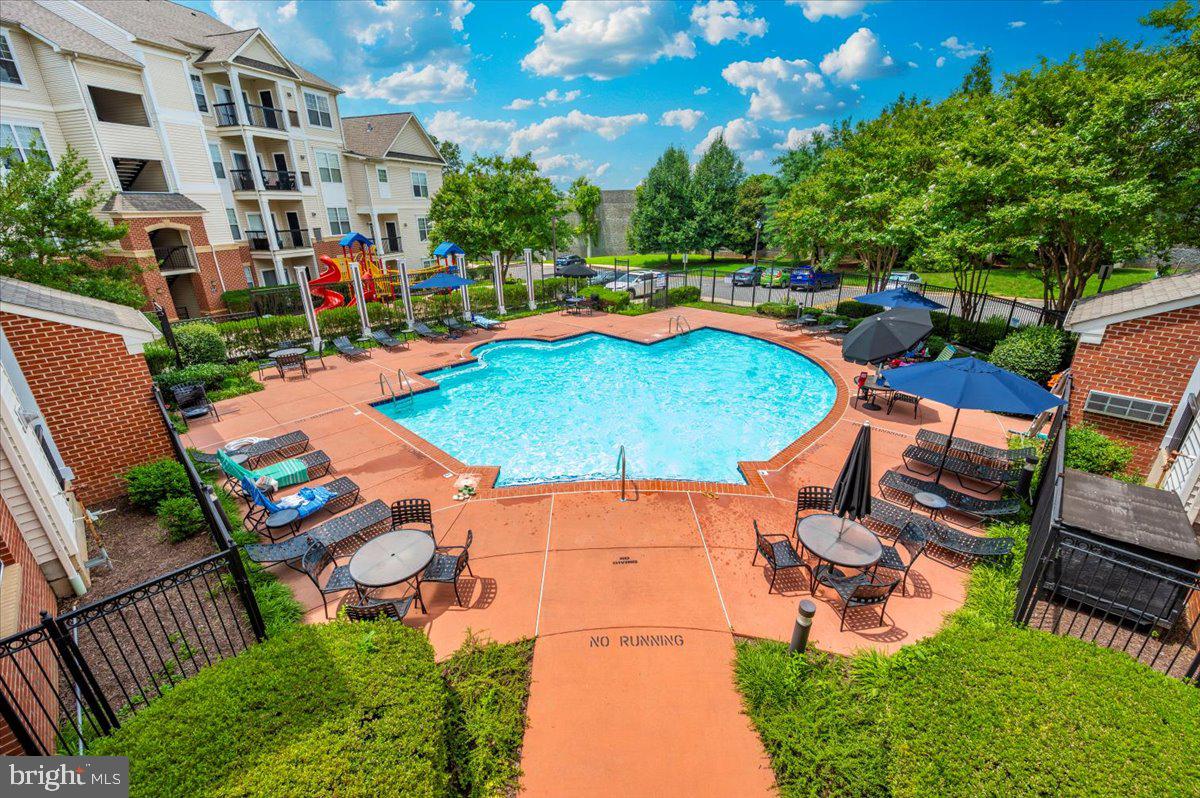 FAIRFAX RIDGE - Residential