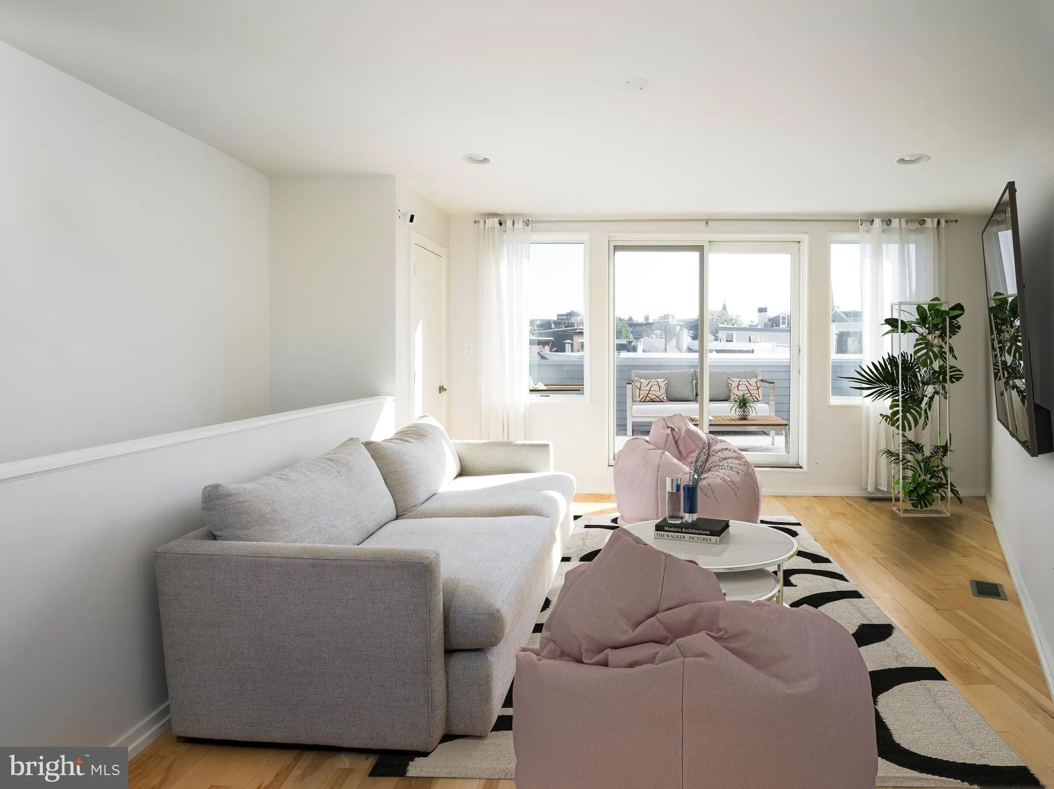 Philadelphia, Pennsylvania 19123, United States, 4 Bedrooms Bedrooms, ,3 BathroomsBathrooms,Residential,Contingent,20618