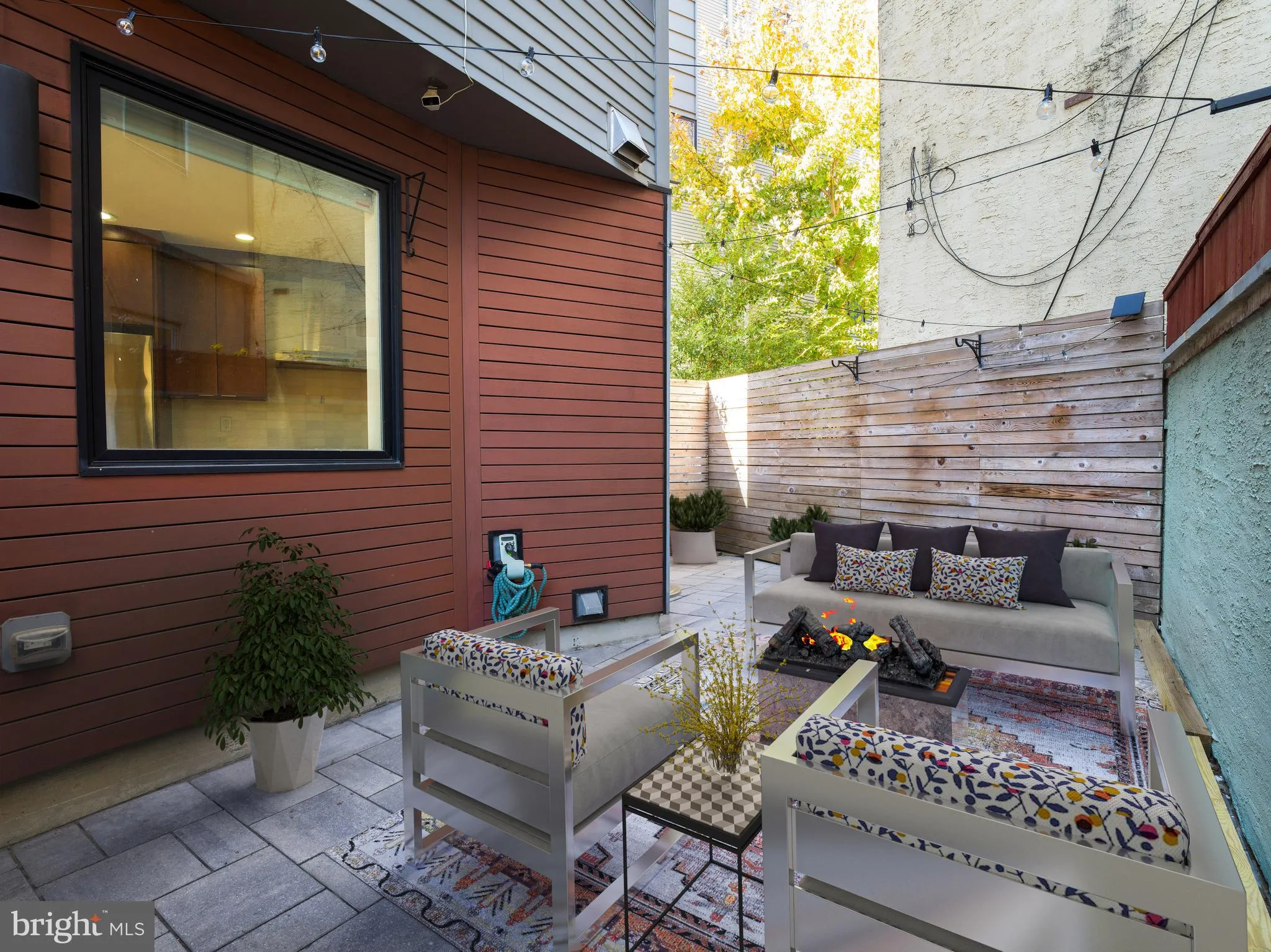 Philadelphia, Pennsylvania 19123, United States, 4 Bedrooms Bedrooms, ,3 BathroomsBathrooms,Residential,Contingent,20618