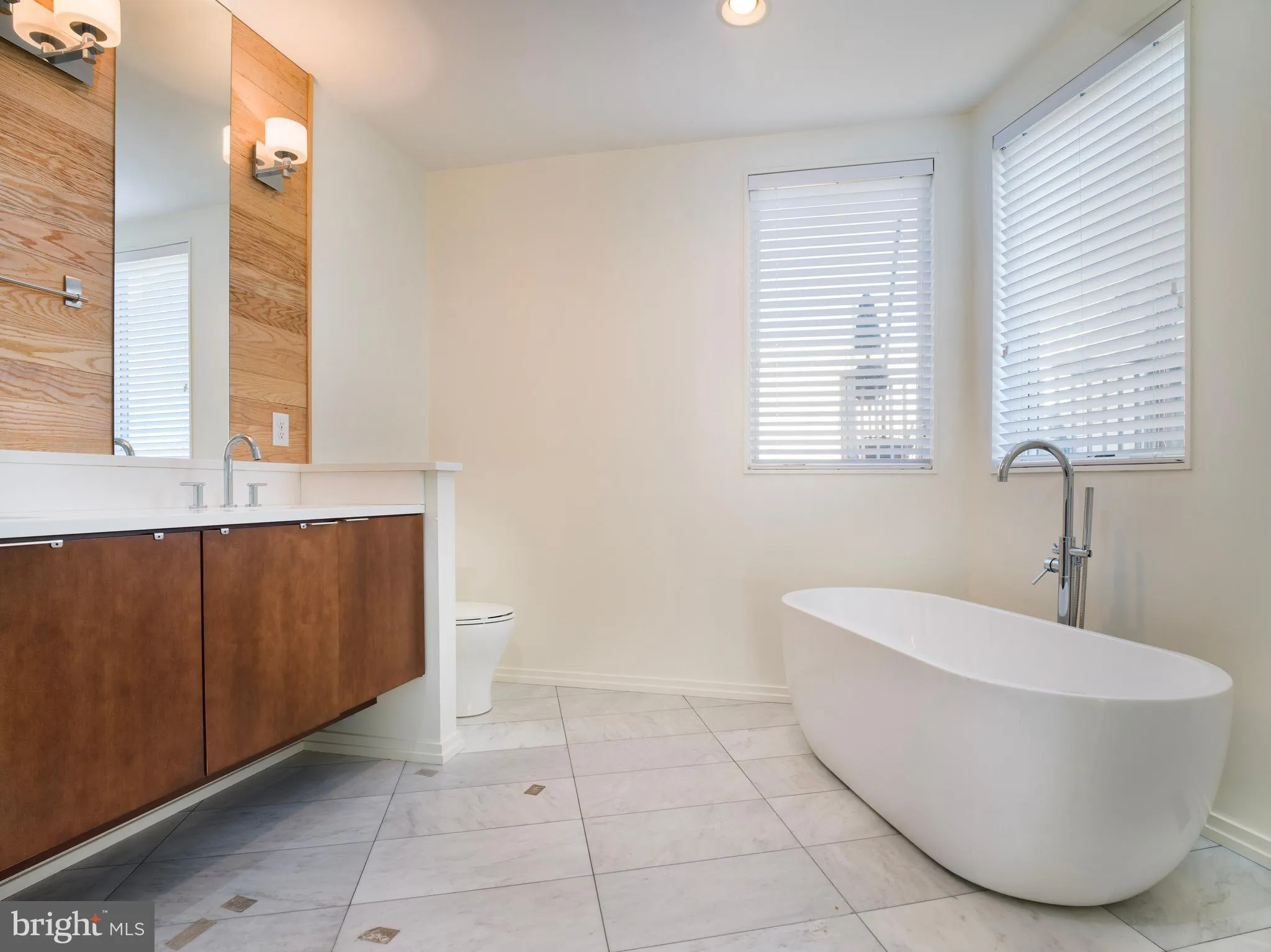 Philadelphia, Pennsylvania 19123, United States, 4 Bedrooms Bedrooms, ,3 BathroomsBathrooms,Residential,Contingent,20618